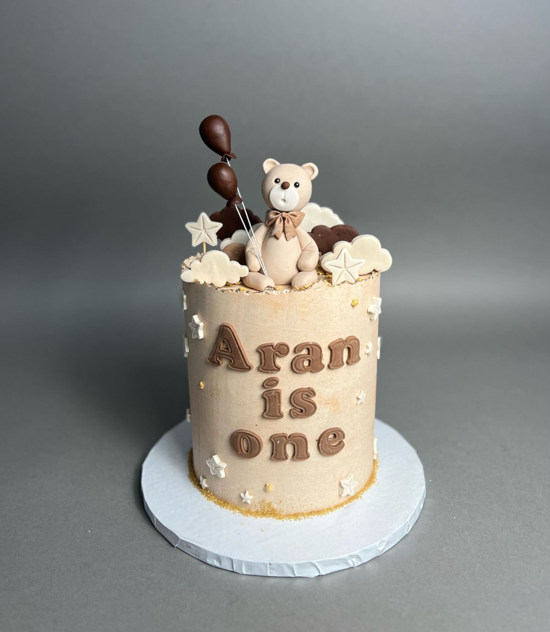 Animal & balloons on buttercream - custom cake