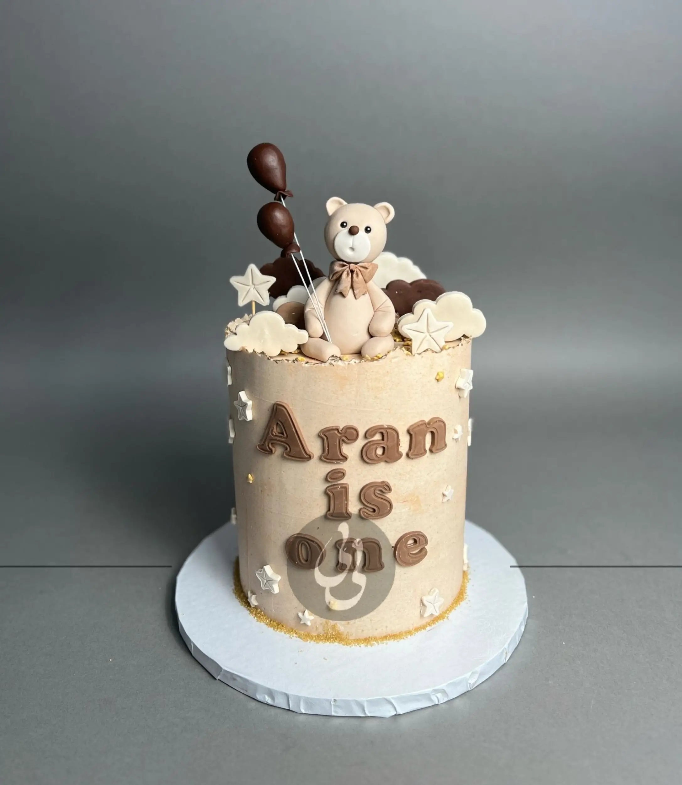 Animal & balloons on buttercream - custom cake