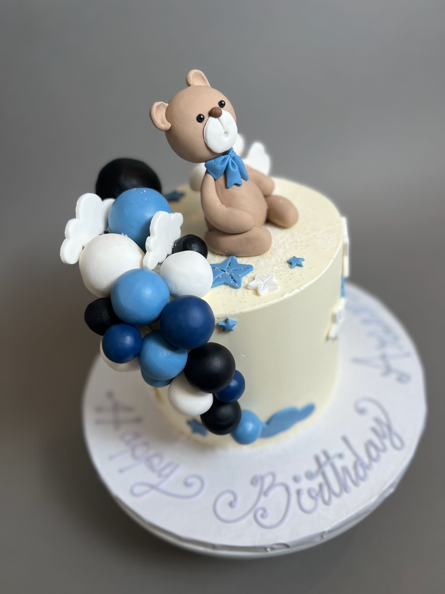 Animals & spheres - custom cake