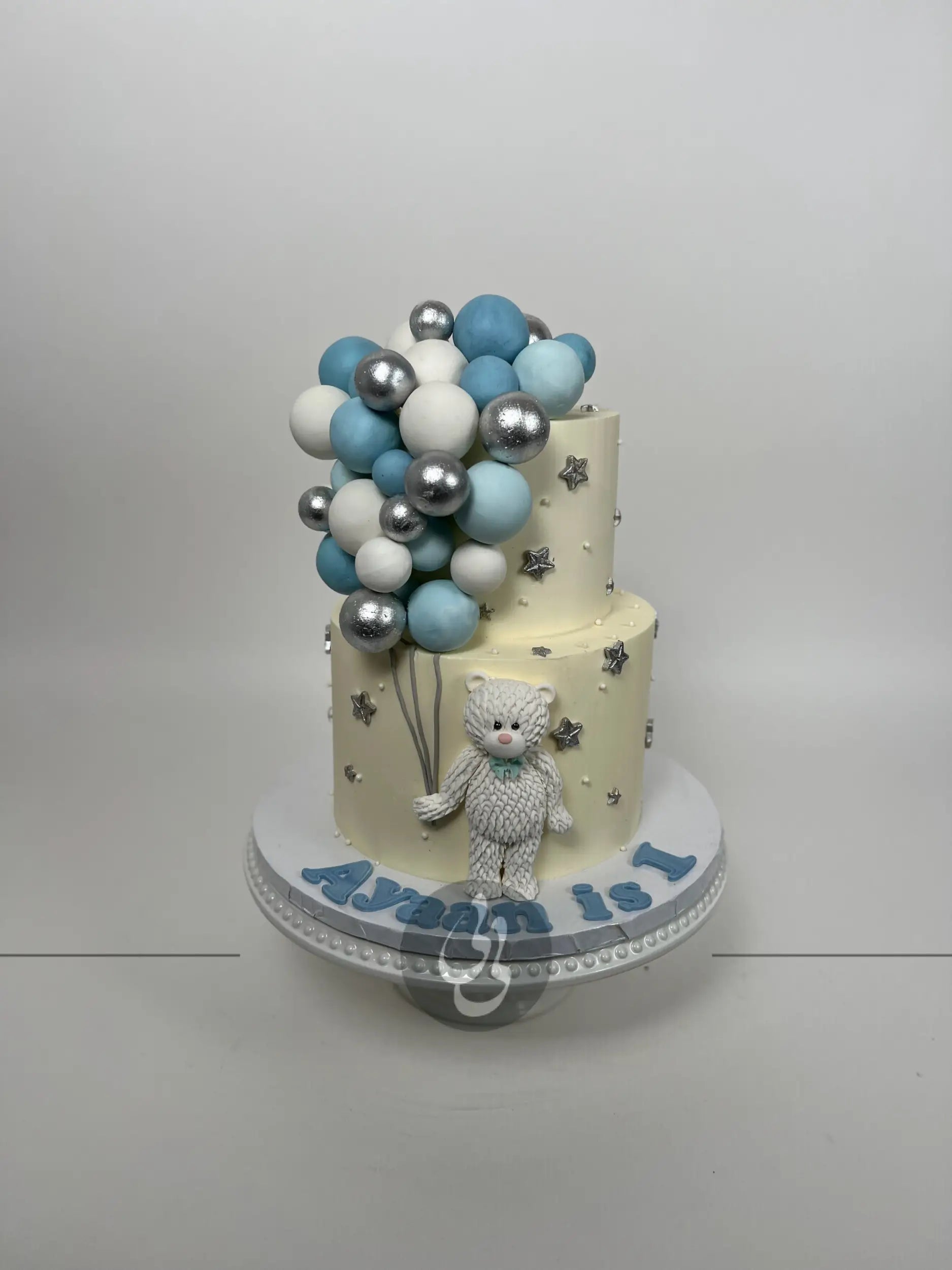 Animals & spheres - custom cake