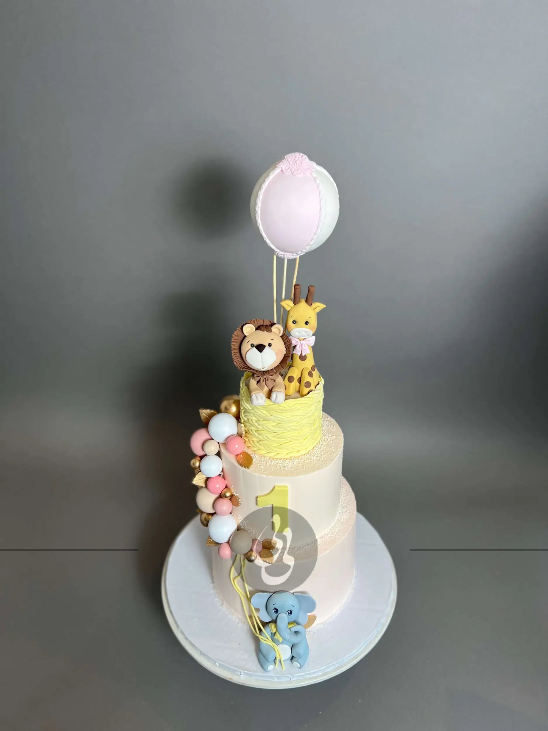 Animals & spheres - custom cake