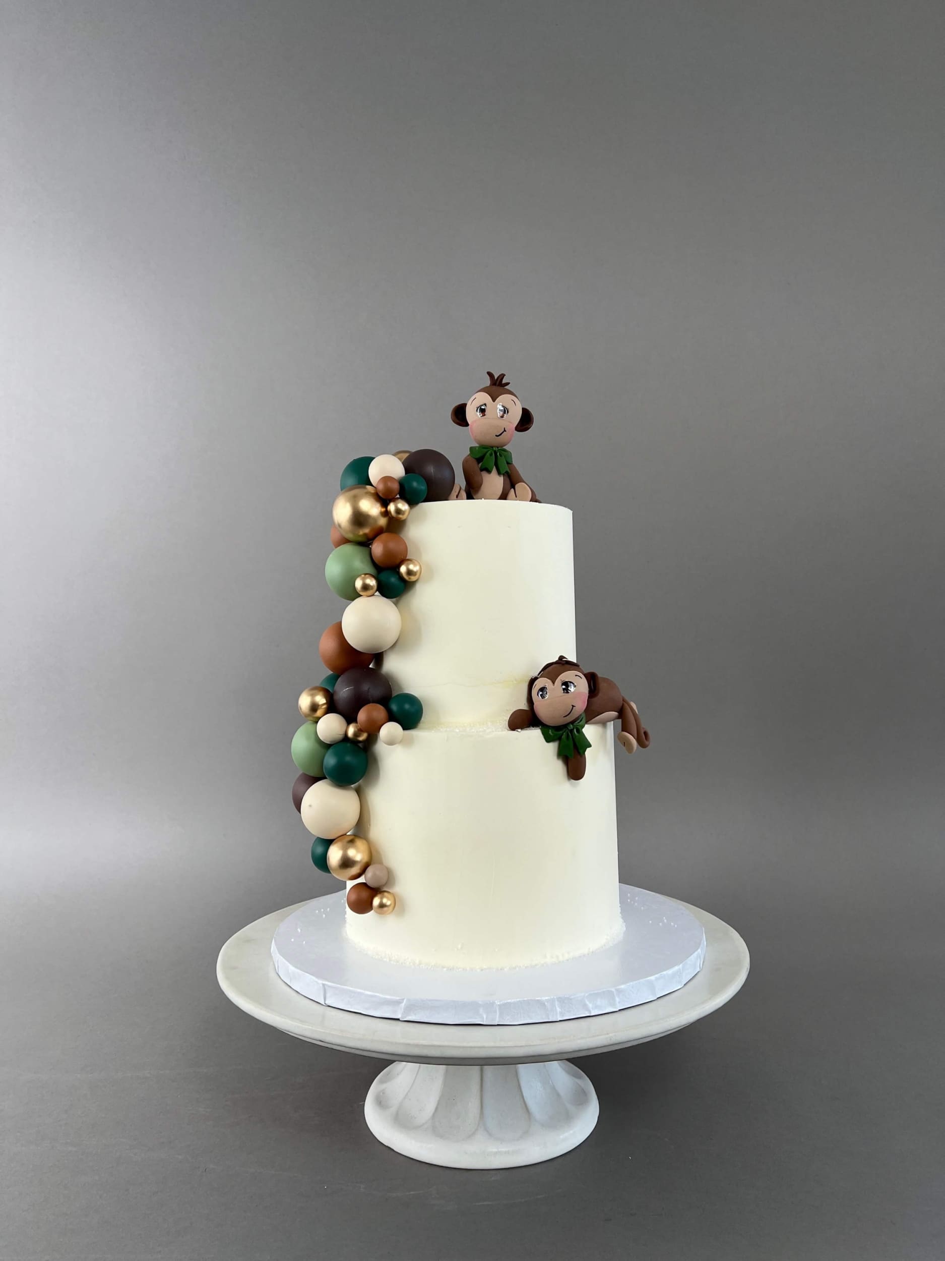 Animals & spheres - custom cake