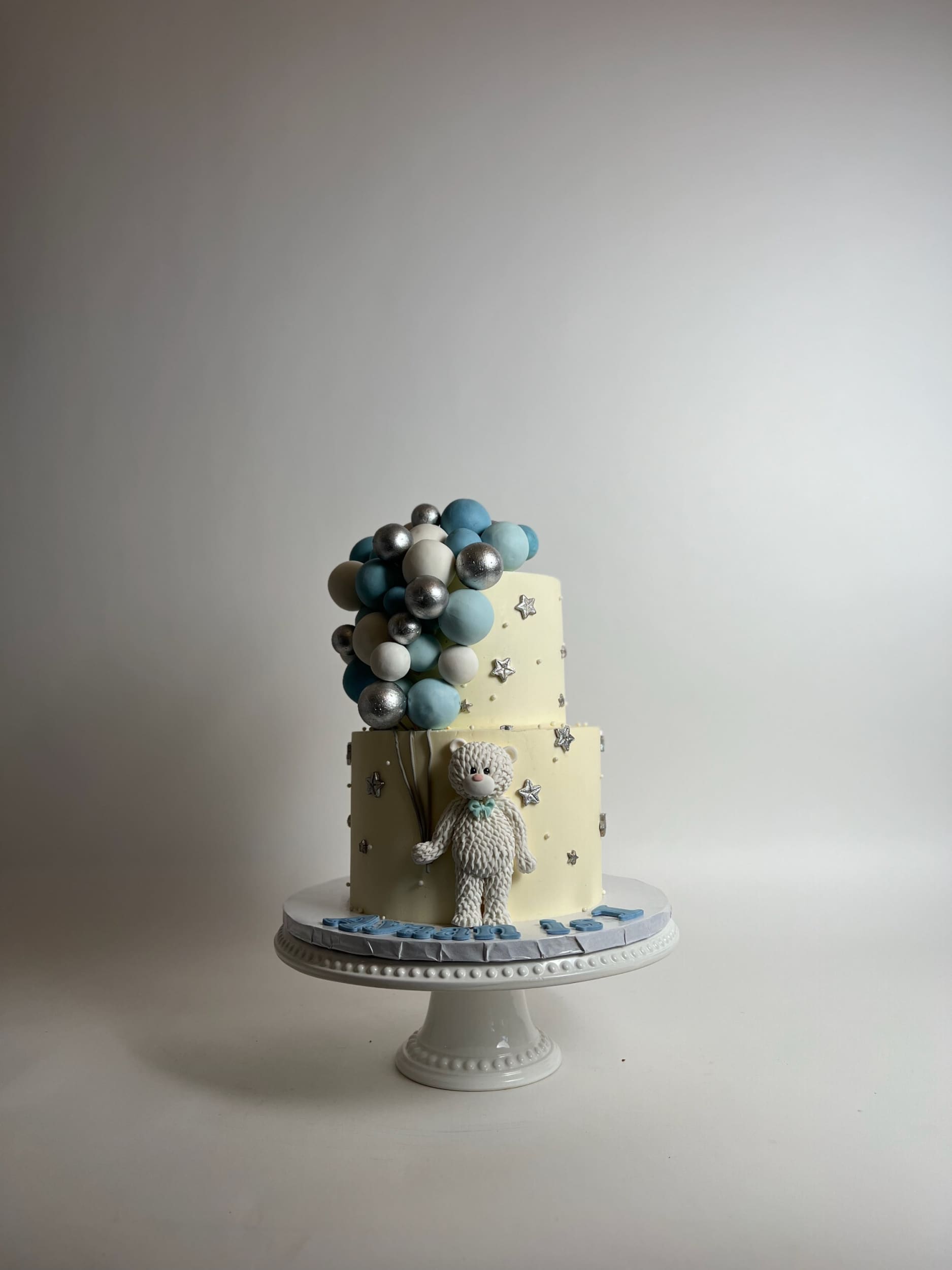 Animals & spheres - custom cake
