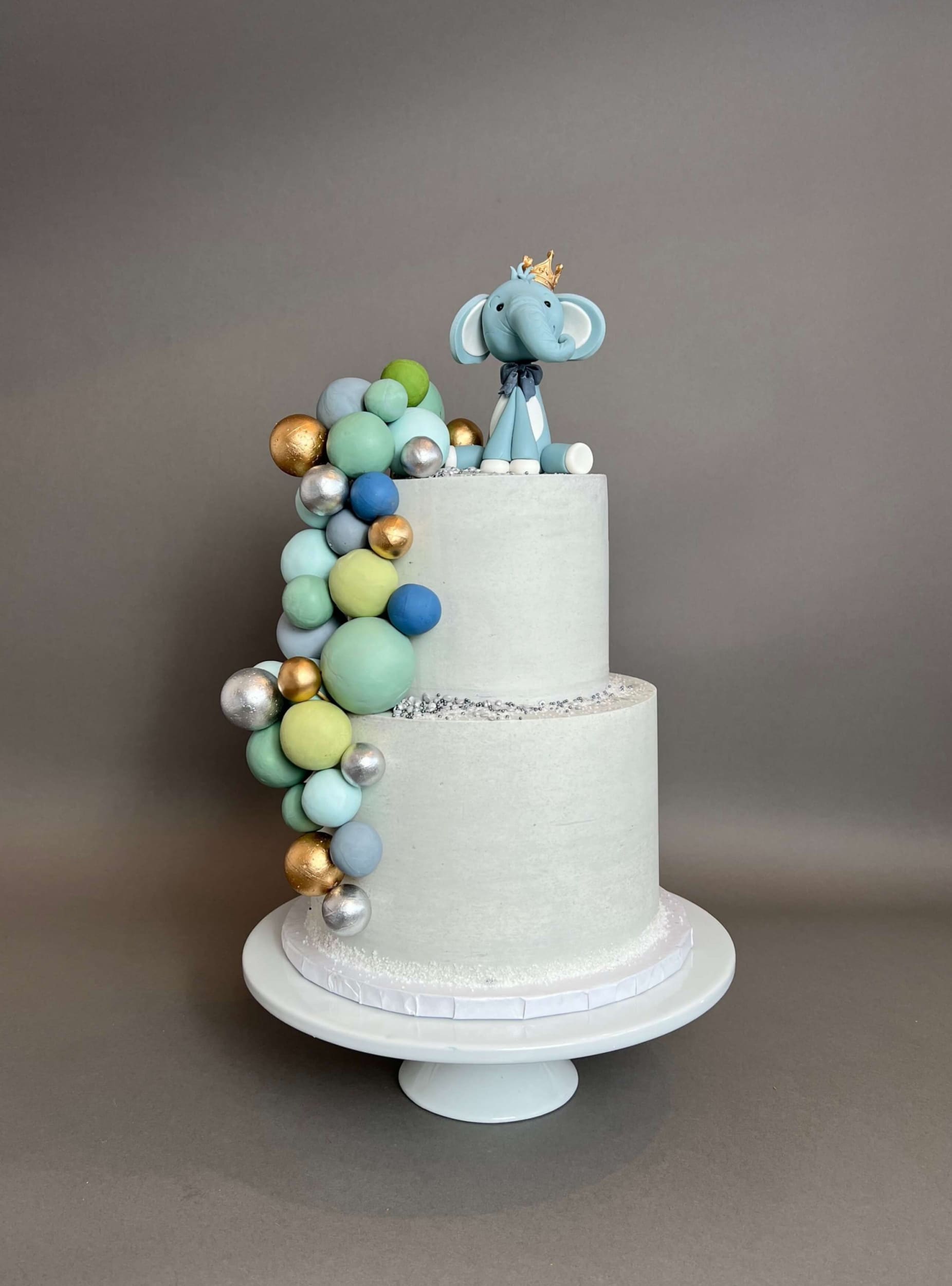Animals & spheres - custom cake
