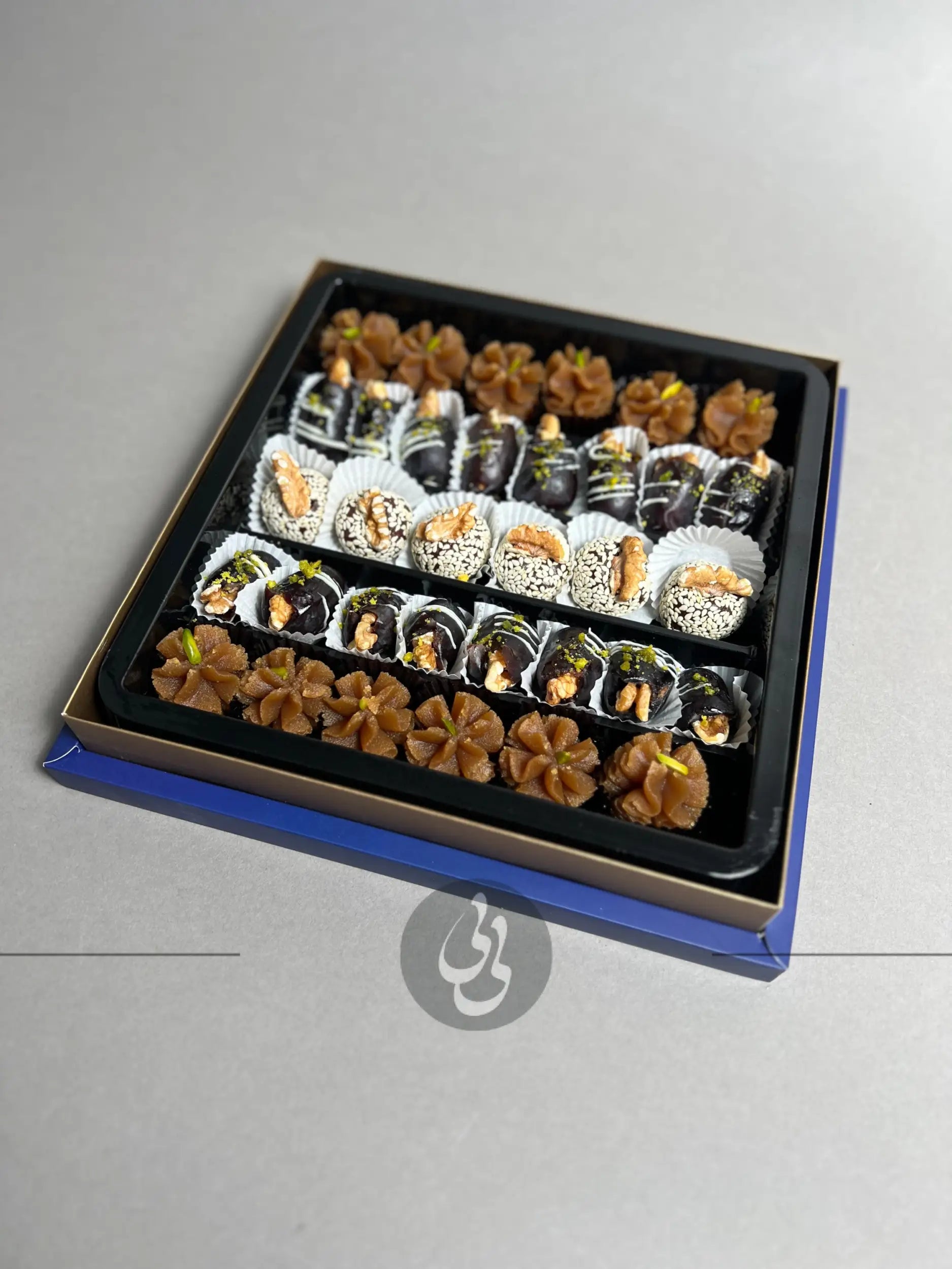 Assorted halva & dates blue box - pastry