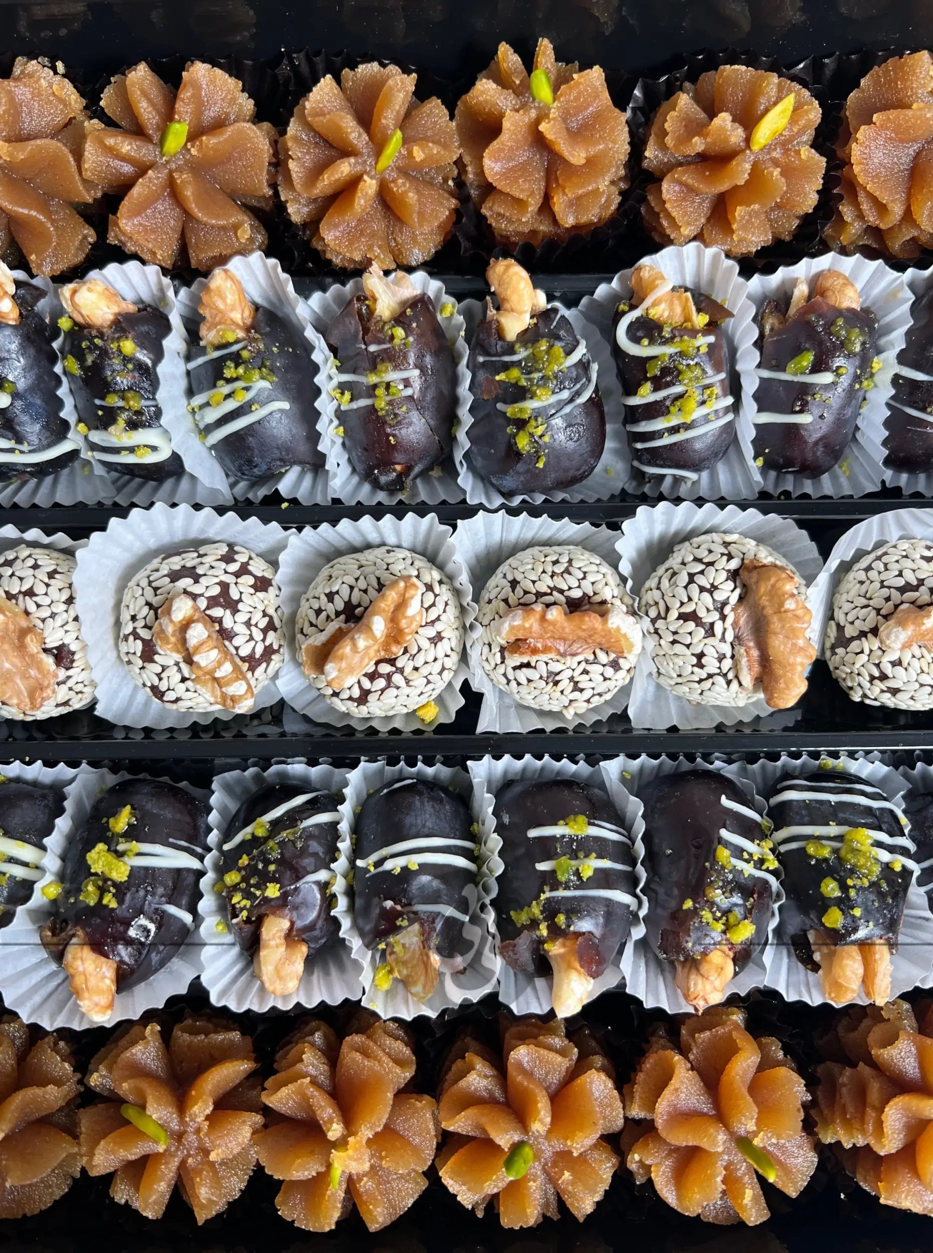 Assorted halva & dates blue box - pastry