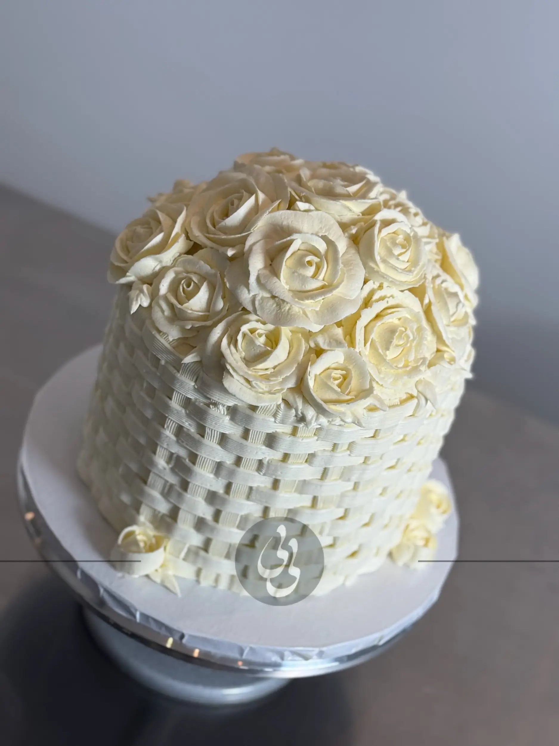 Basket of roses in buttercream - custom cake