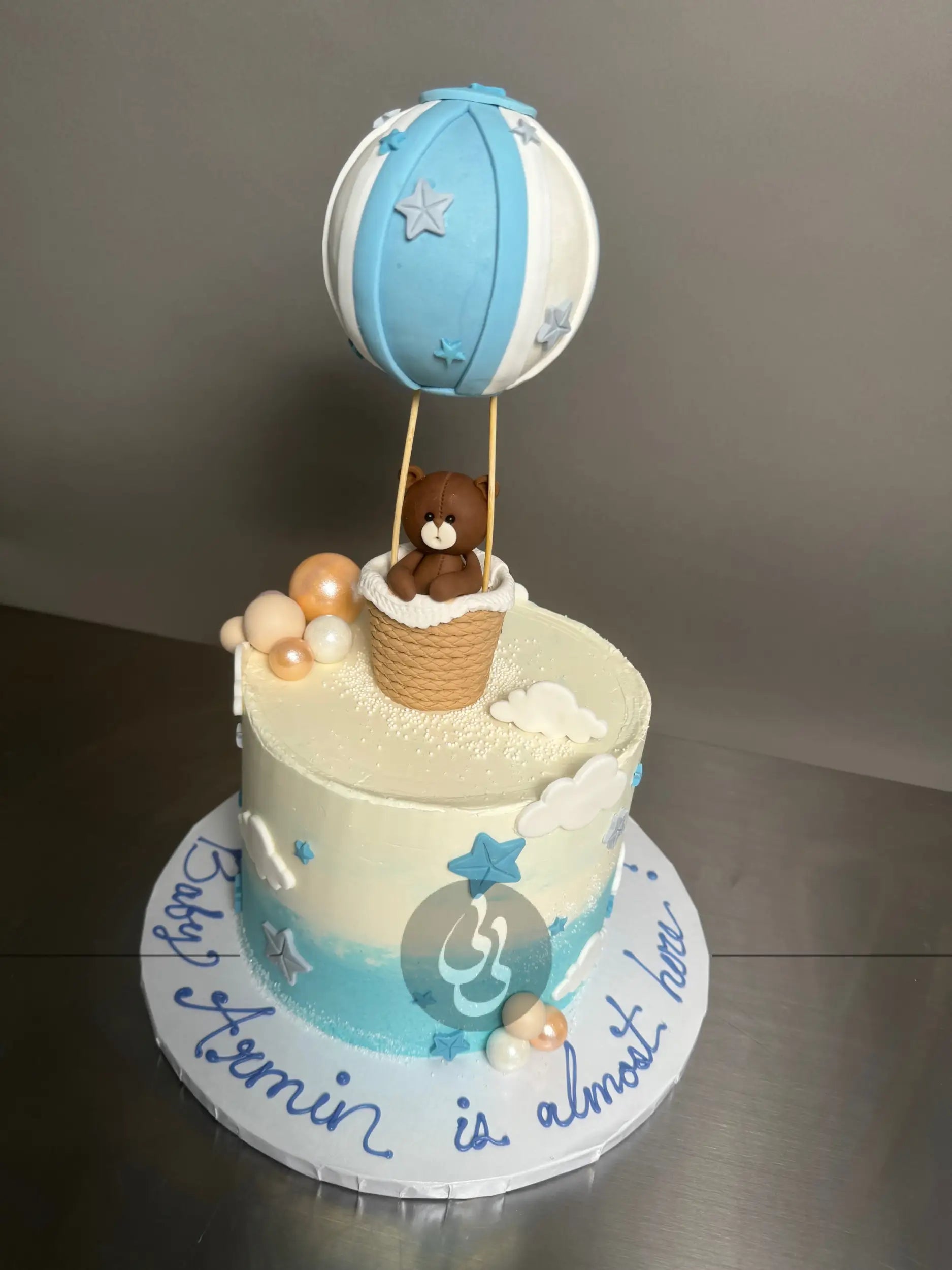 Bear in hot air balloon - custom cake
