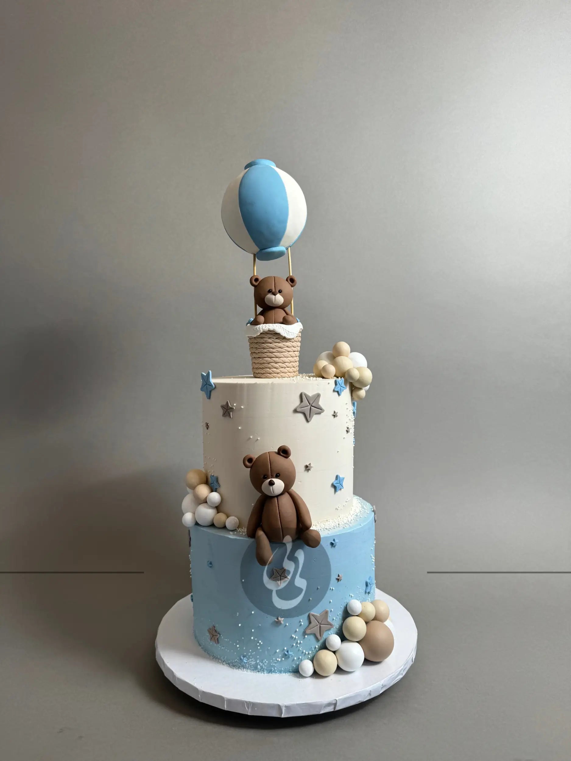 Bear in hot air balloon - custom cake