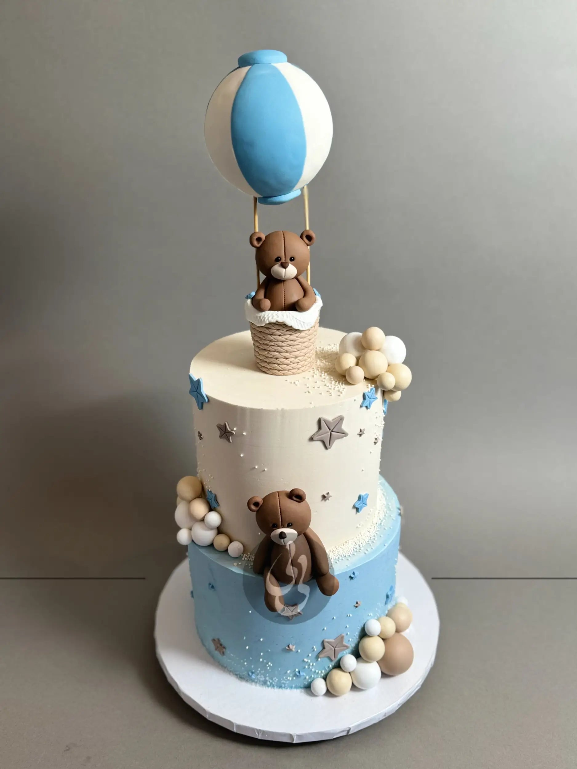 Bear in hot air balloon - custom cake