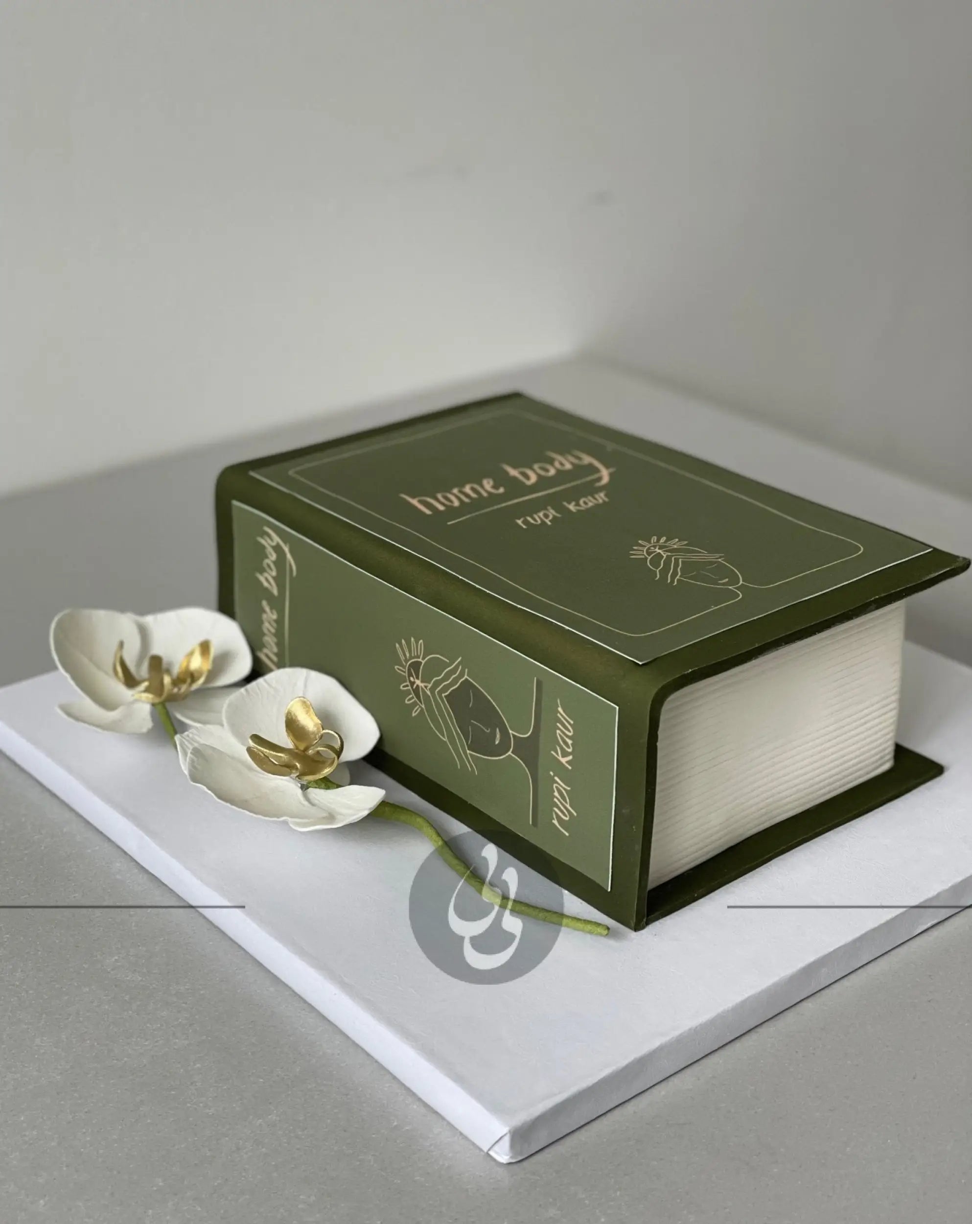 Book in fondant - custom cake