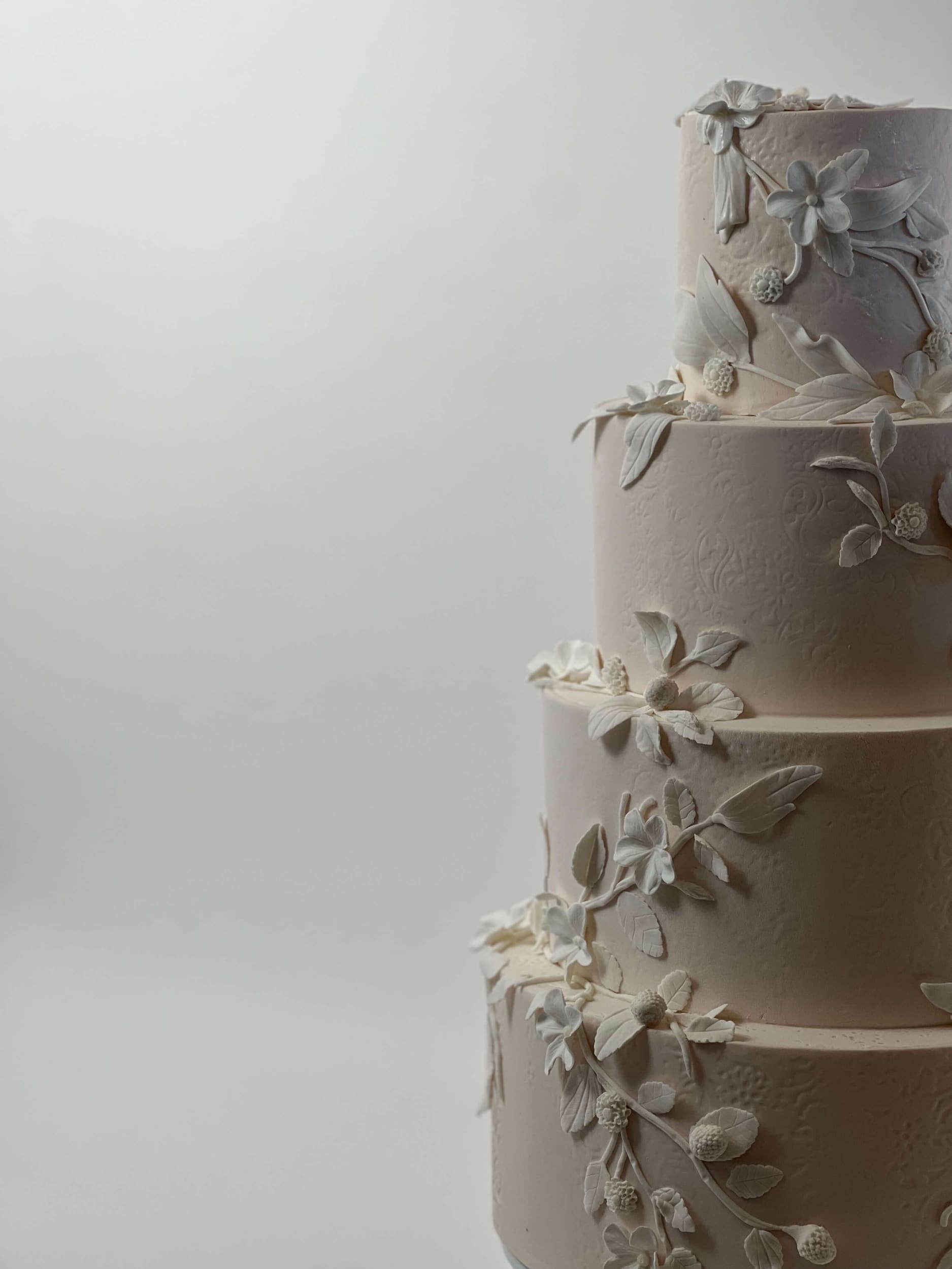 Buds & blossoms - wedding cake
