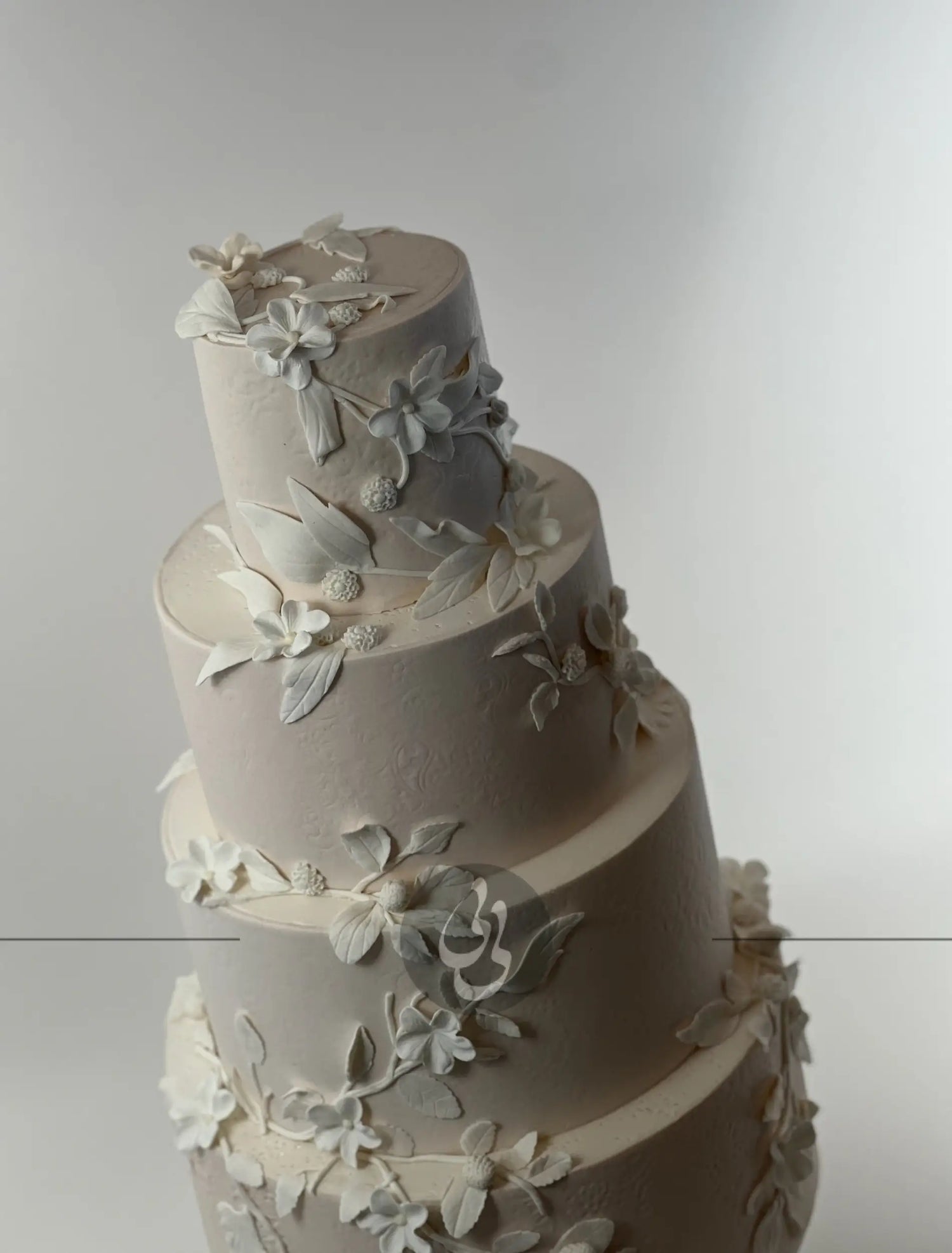 Buds & blossoms - wedding cake