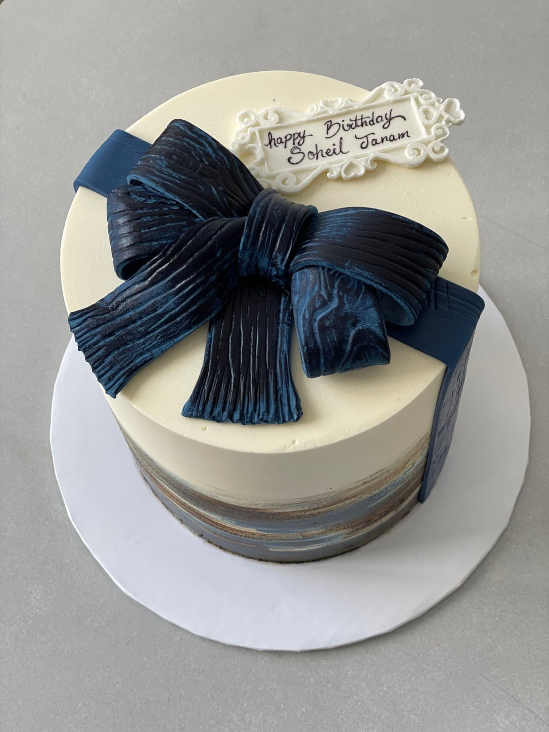 Buttercream brushstroke & bow cake - custom cake