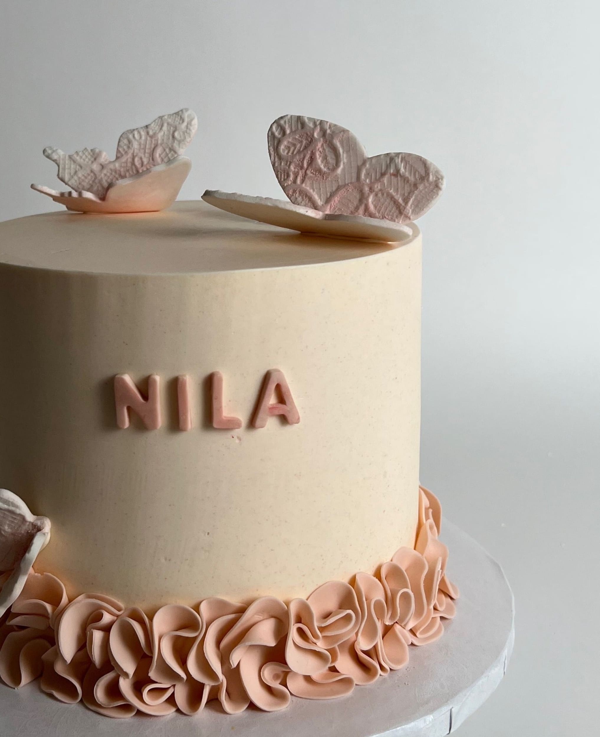 Butterfly & ruffles - custom cake