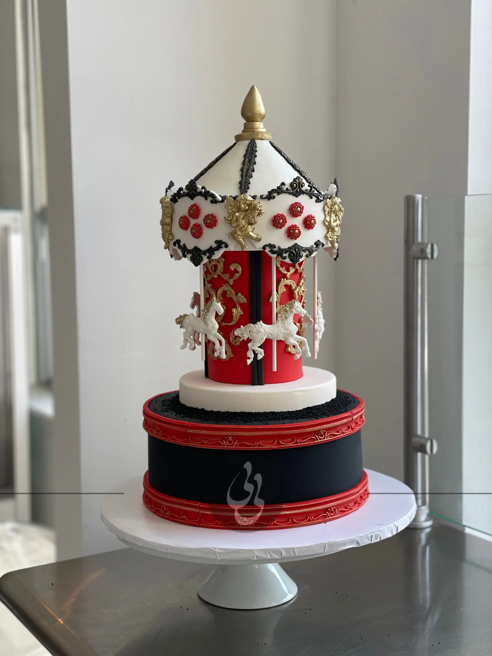 Carrousel in fondant - custom cake