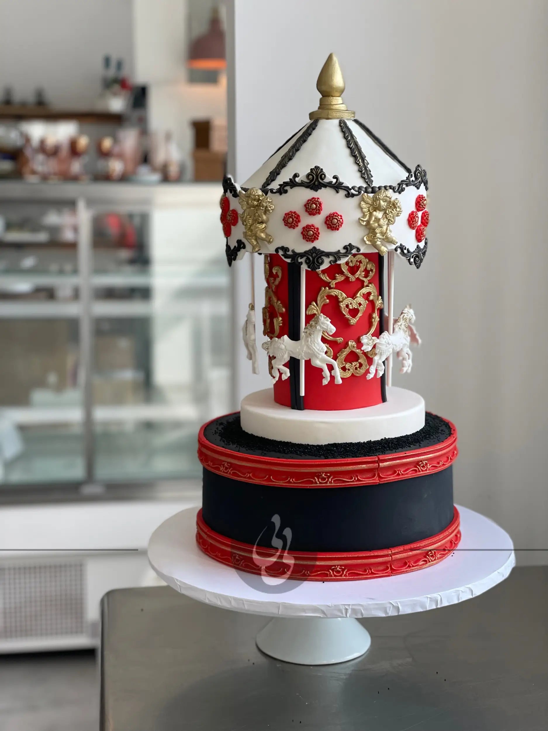 Carrousel in fondant - custom cake
