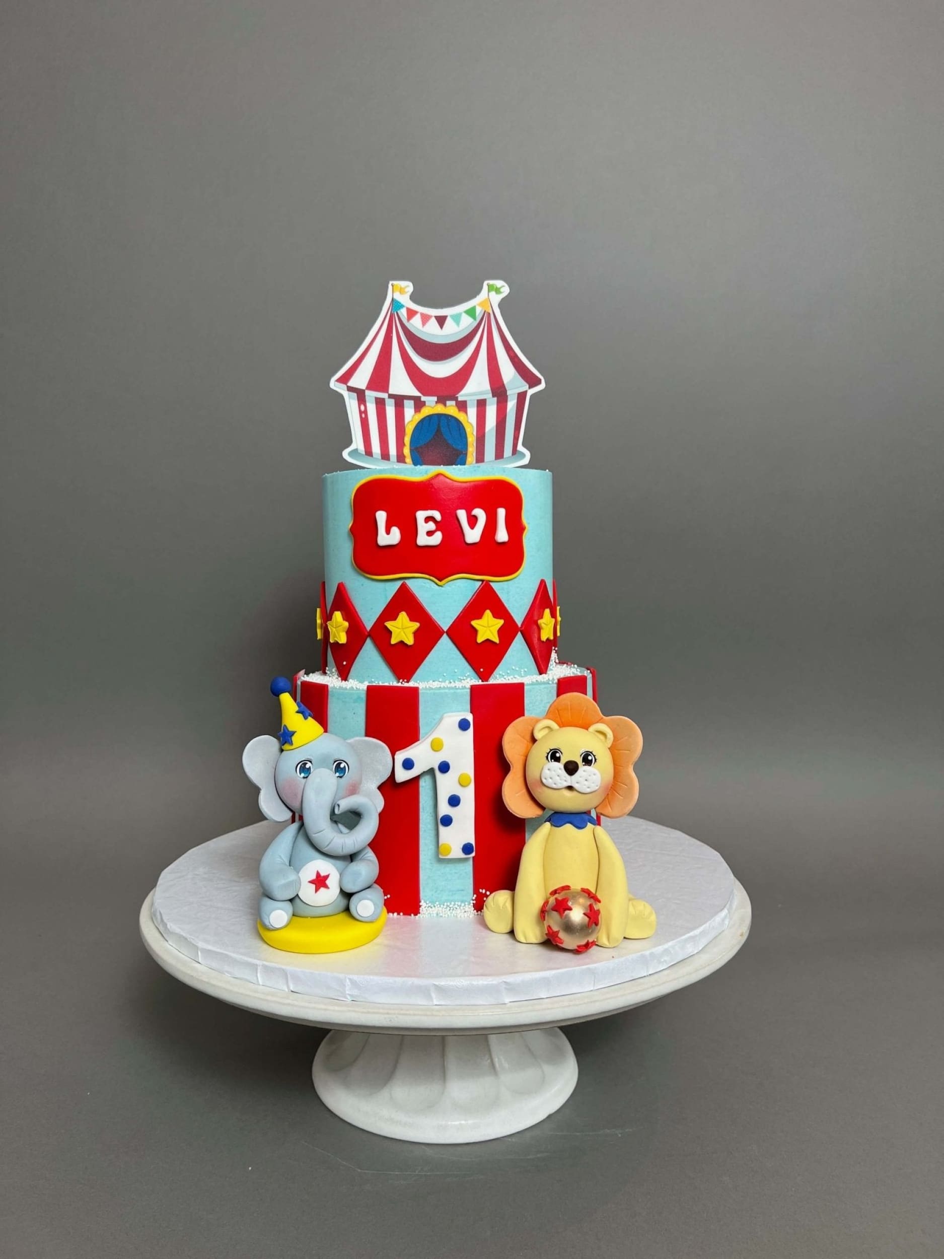 Circus animals on buttercream - custom cake