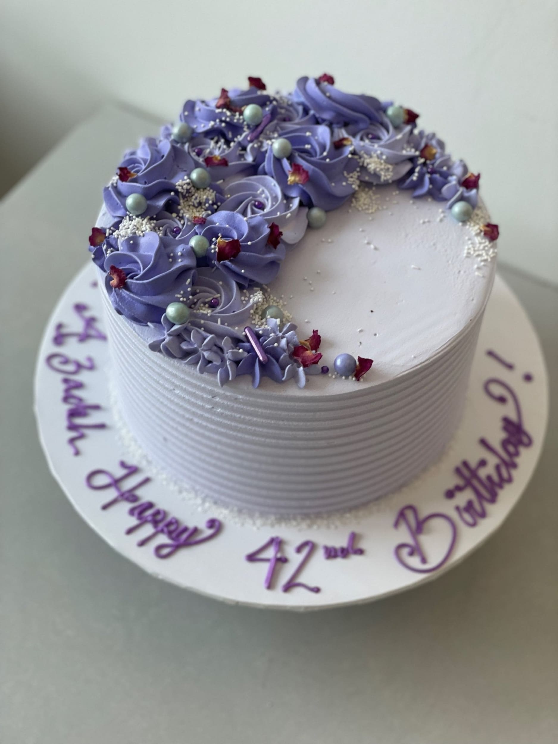 Crescent moon rosettes in whipped cream - custom cake