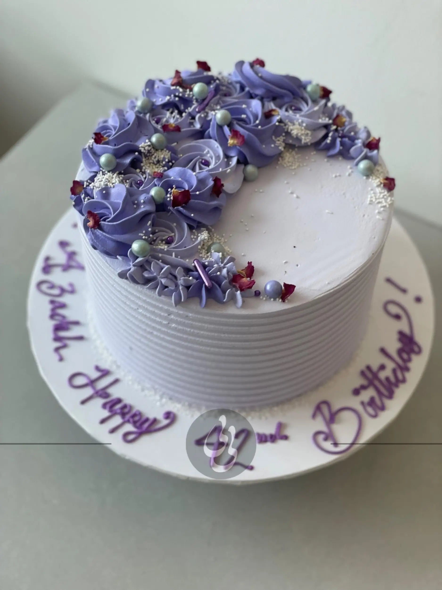 Crescent moon rosettes in whipped cream - custom cake