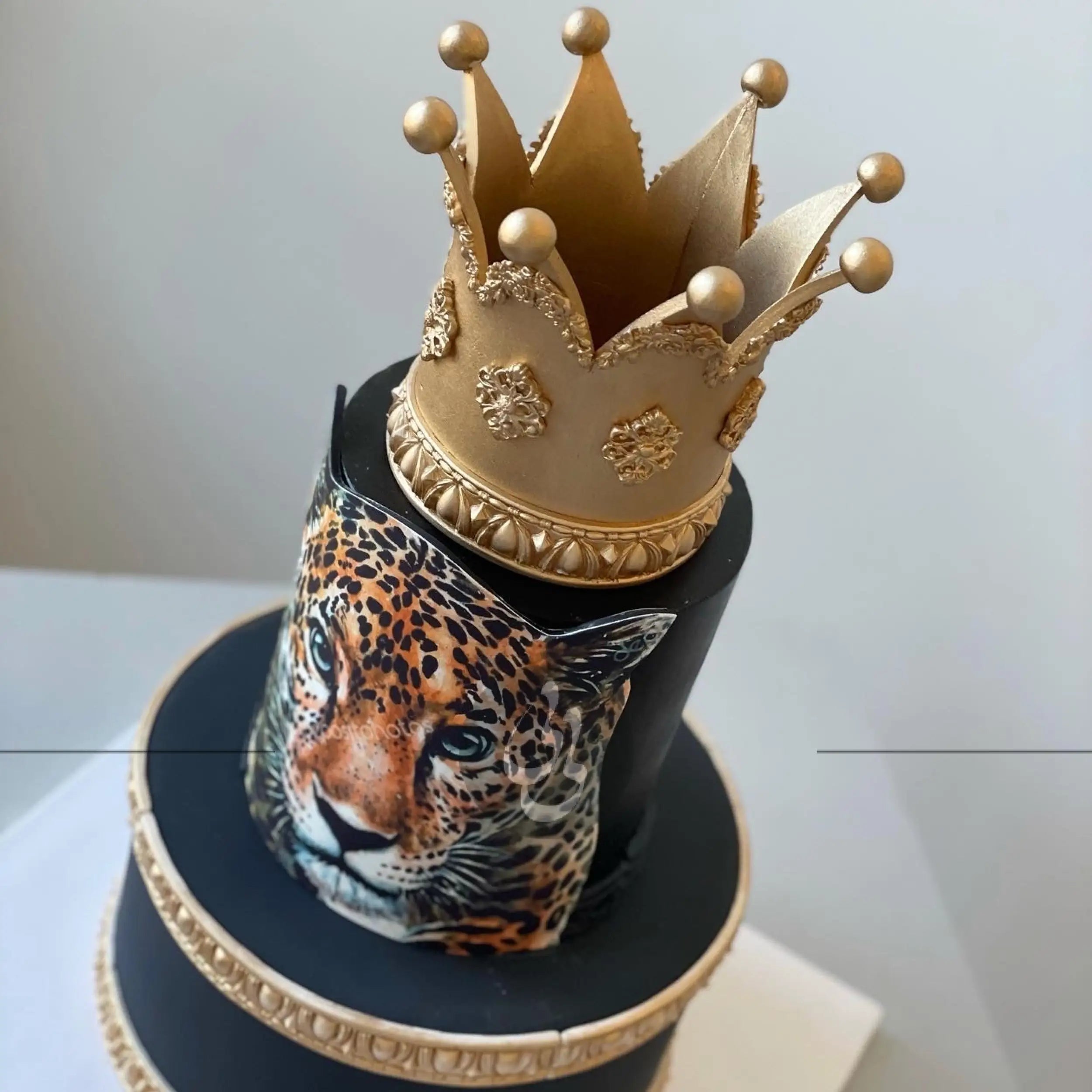 Crown and edible print on buttercream - custom cake