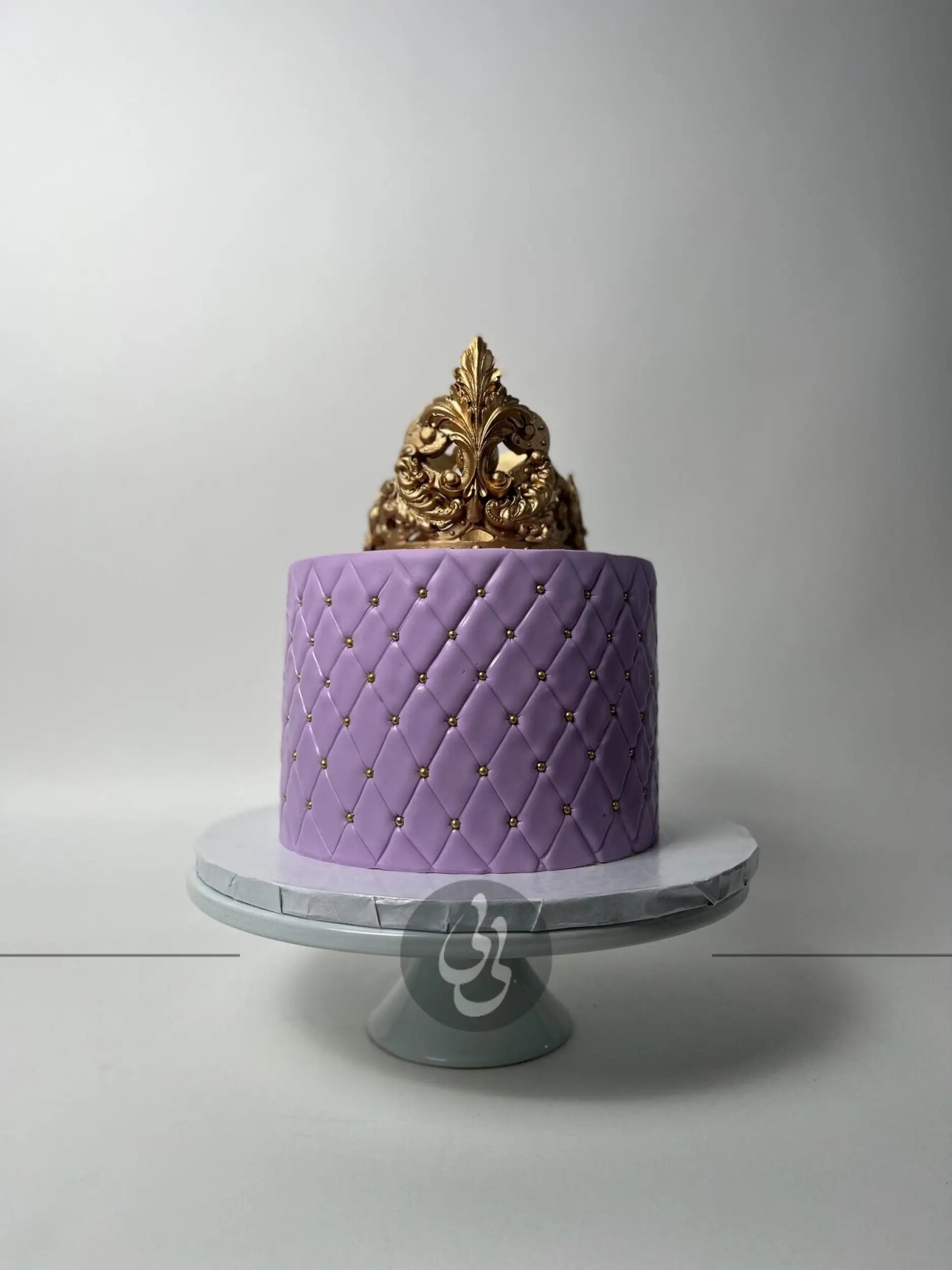 Crown on quilted fondant - custom cake