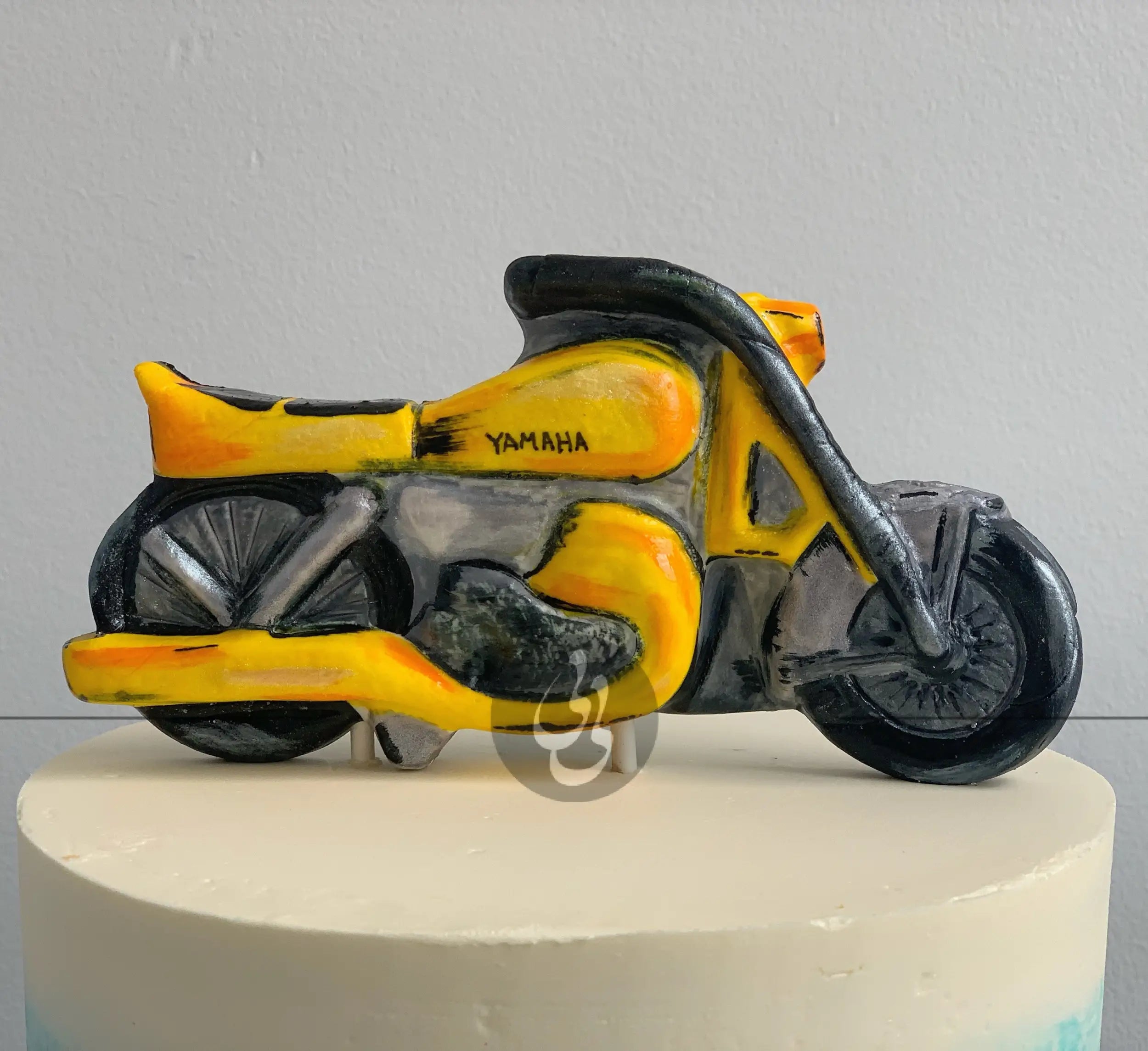 Cruiser motorcycle on buttercream - custom cake