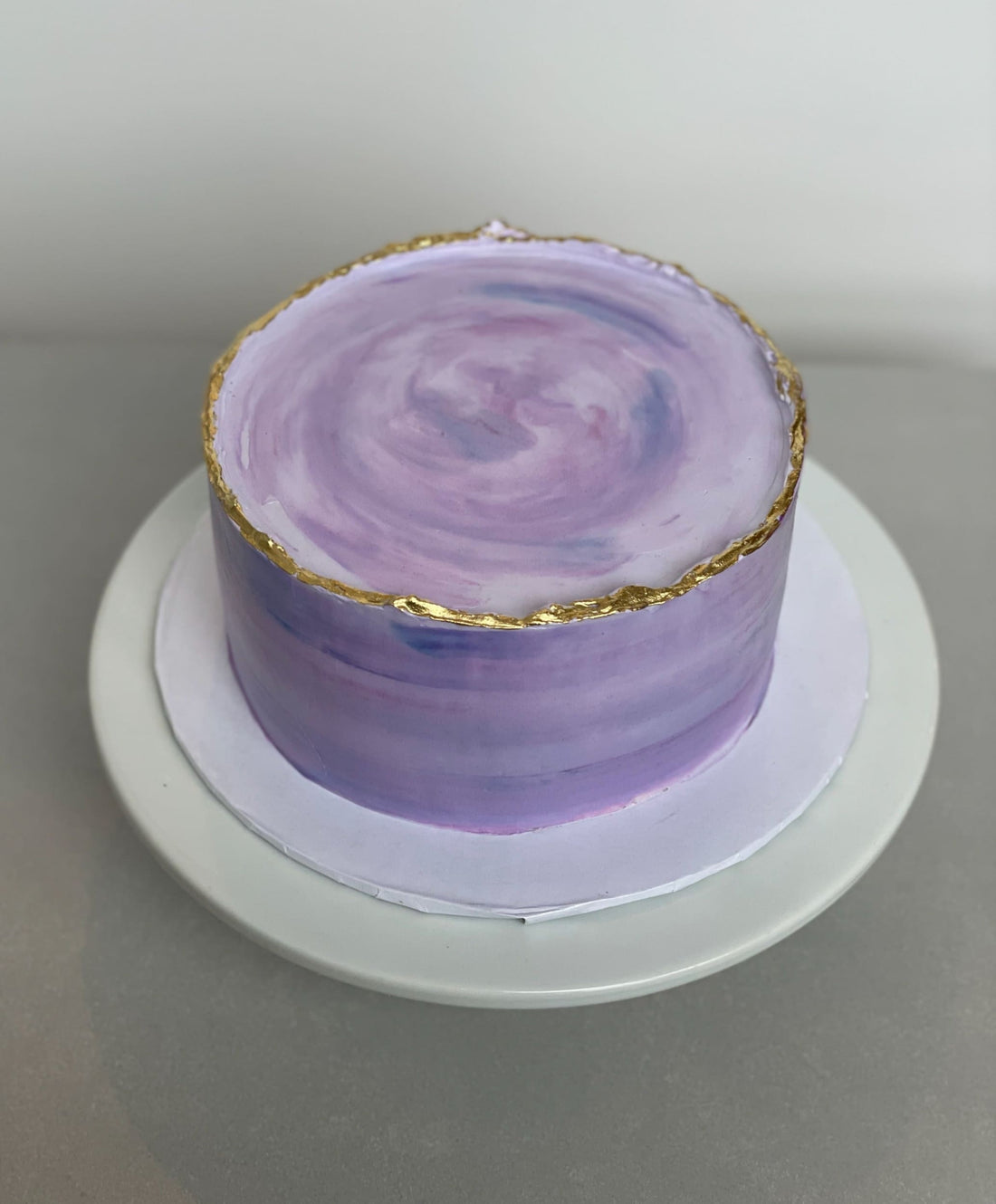 Deckled edge on whipped cream - custom cake