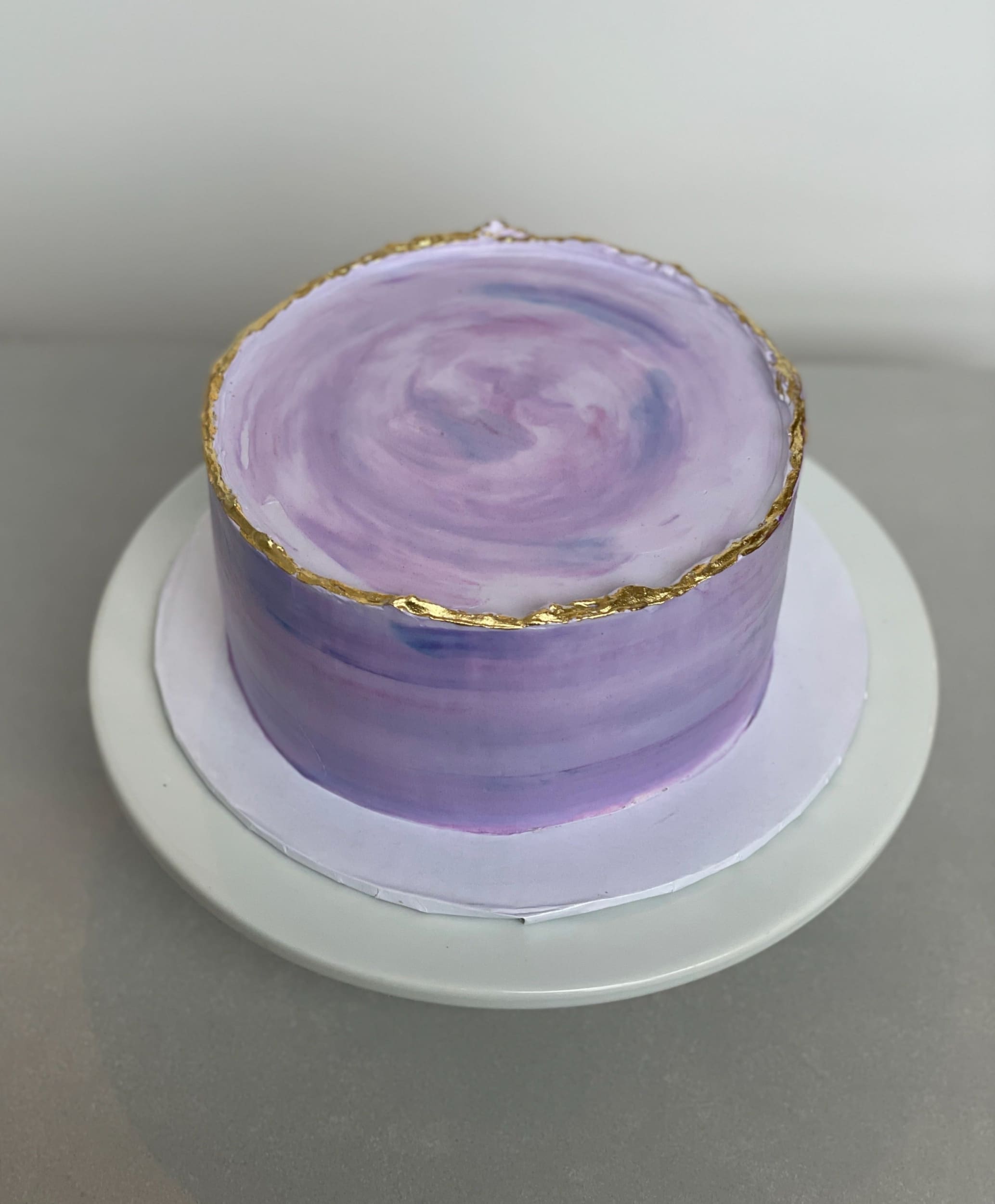 Deckled edge on whipped cream - custom cake