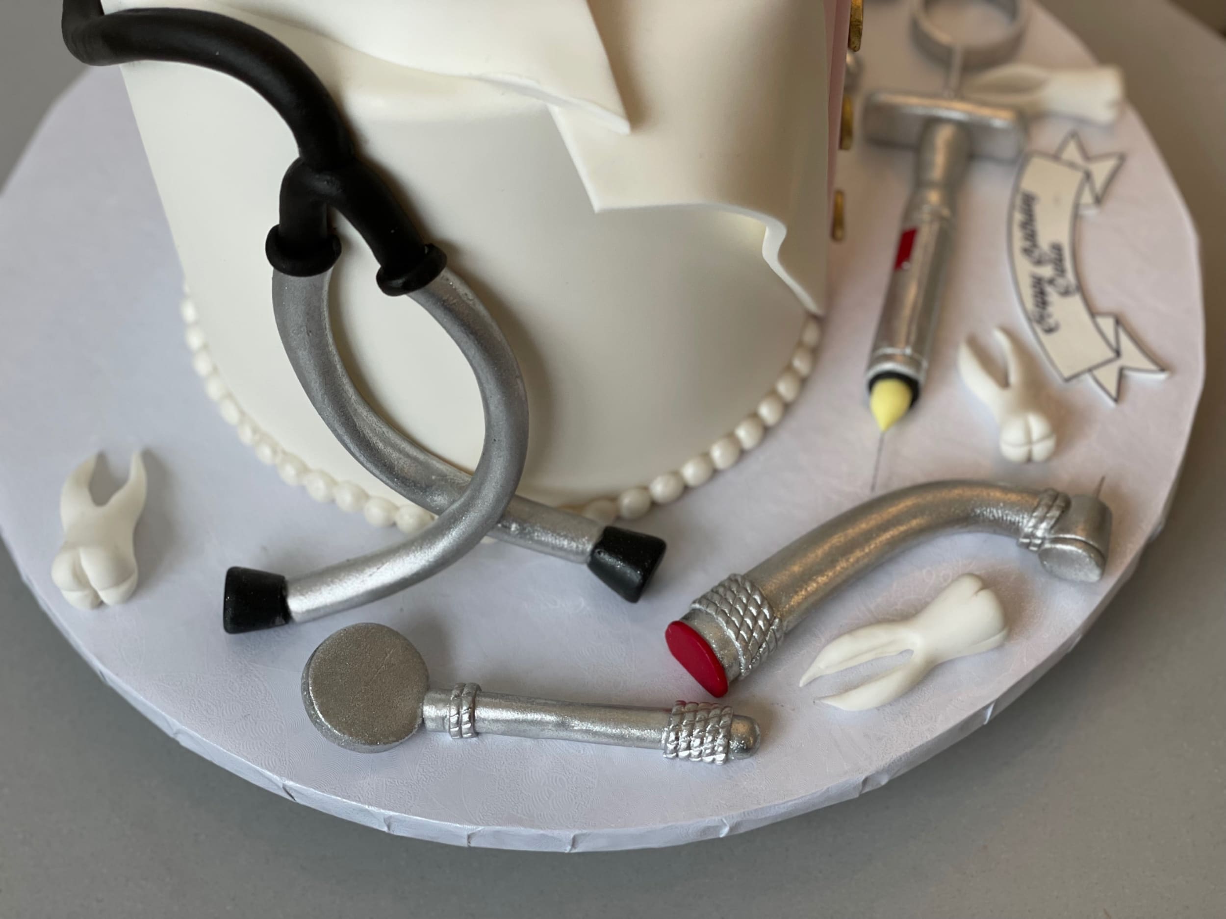 Dentist coat and tools - custom cake