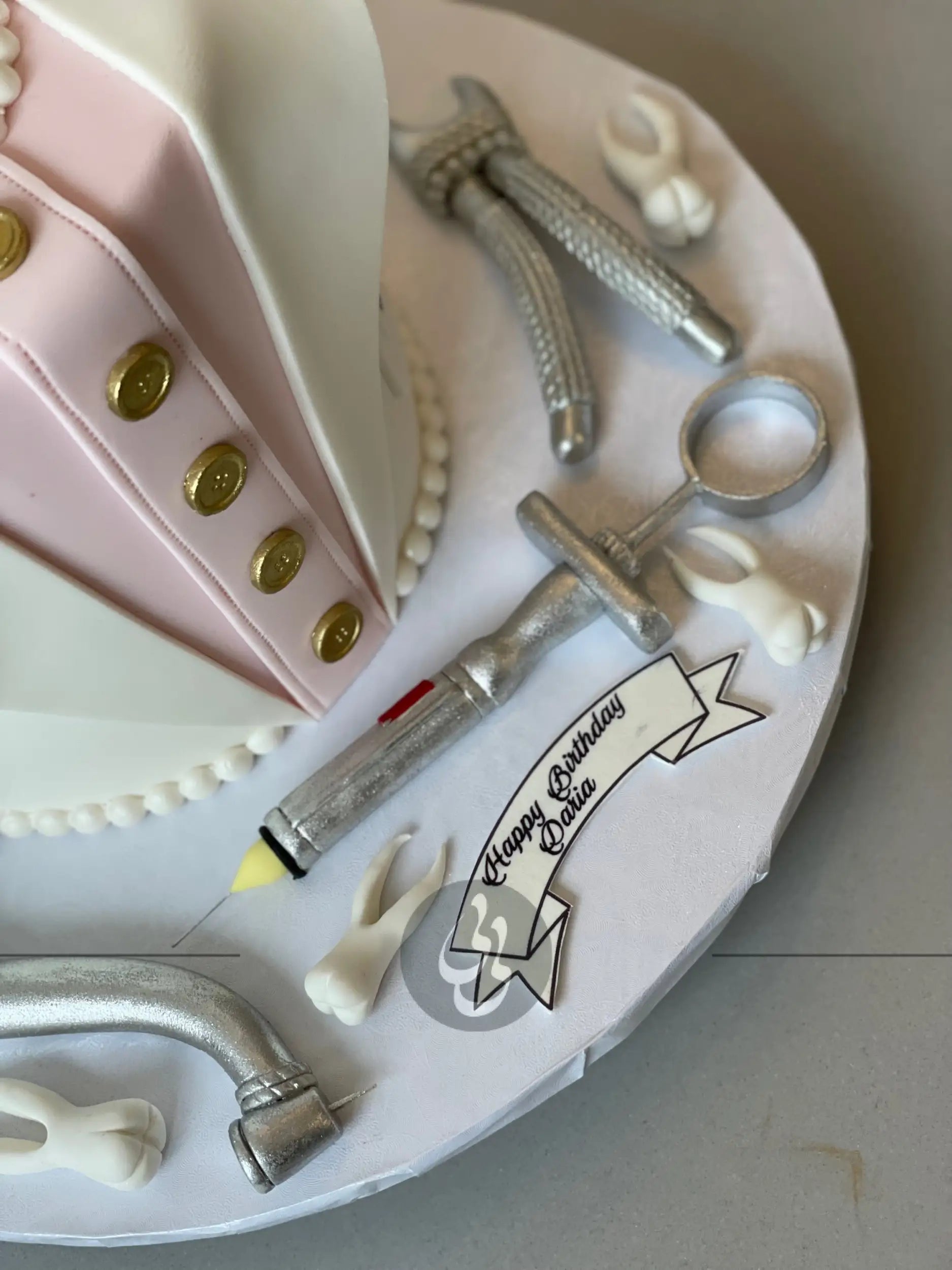 Dentist coat and tools - custom cake