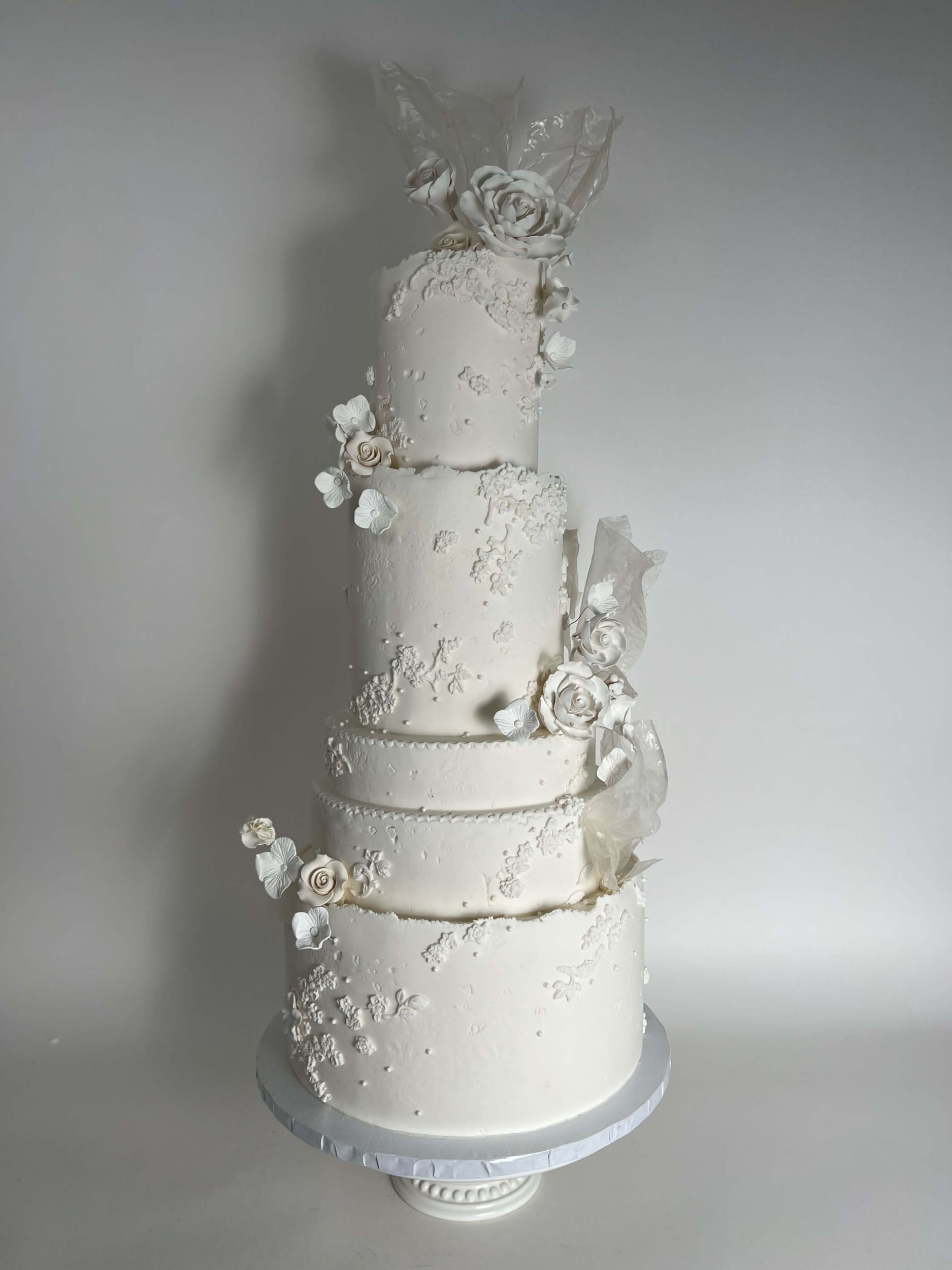 Ethereal white wedding - wedding cake
