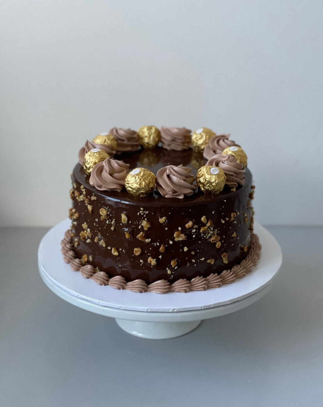 Ferrero rocher on ganache - custom cake