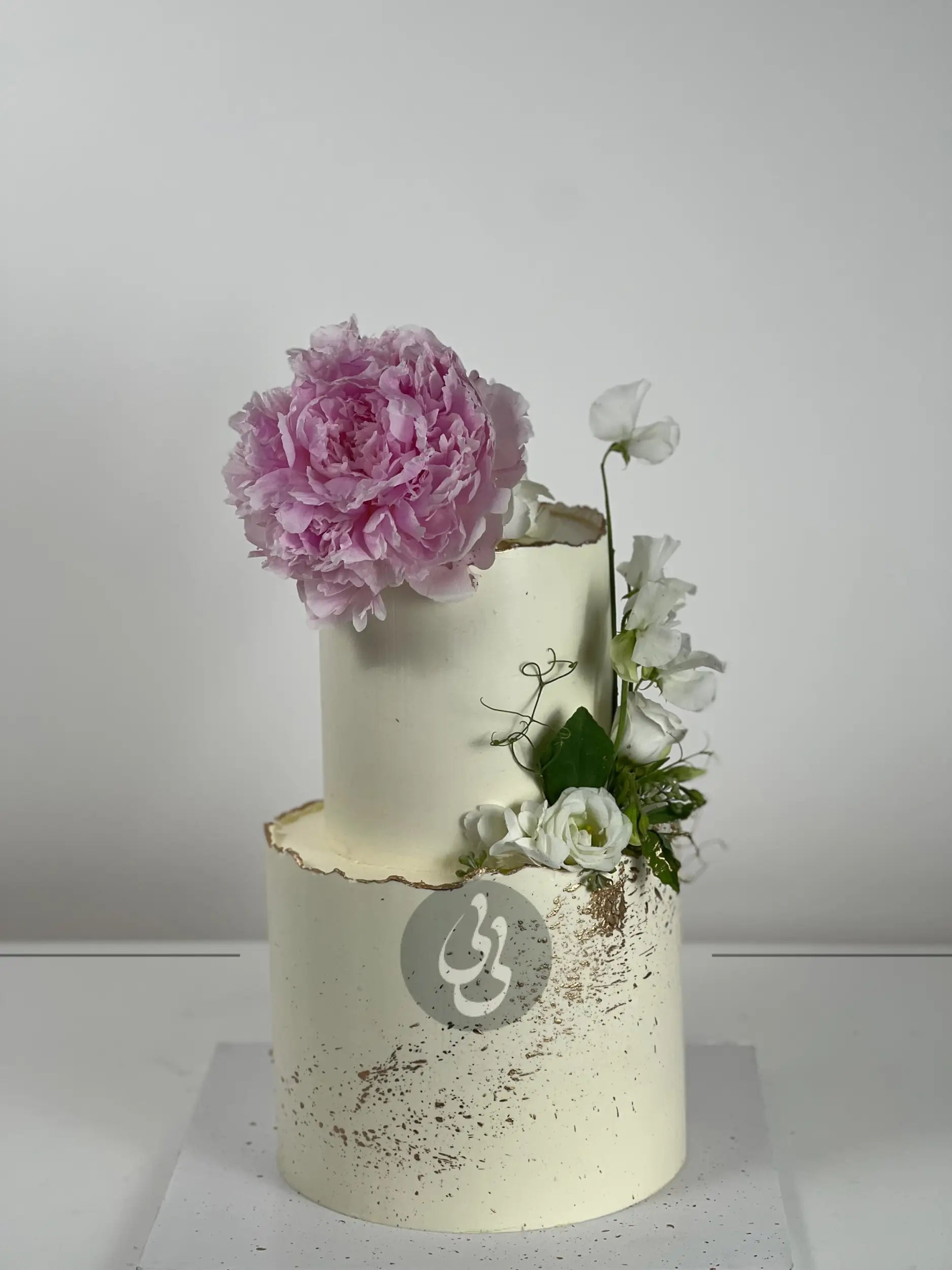 Fresh flower fantasy - wedding cake