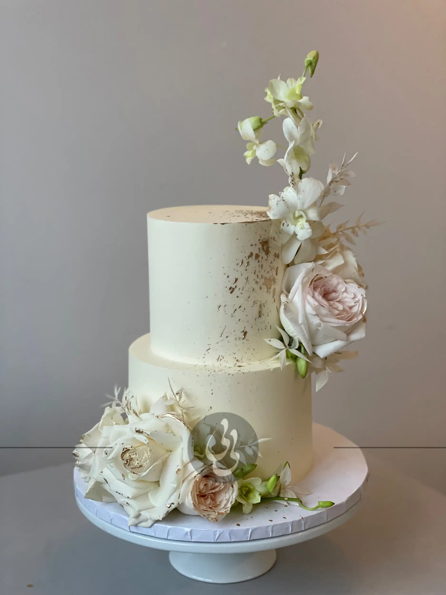 Fresh flower fantasy - wedding cake