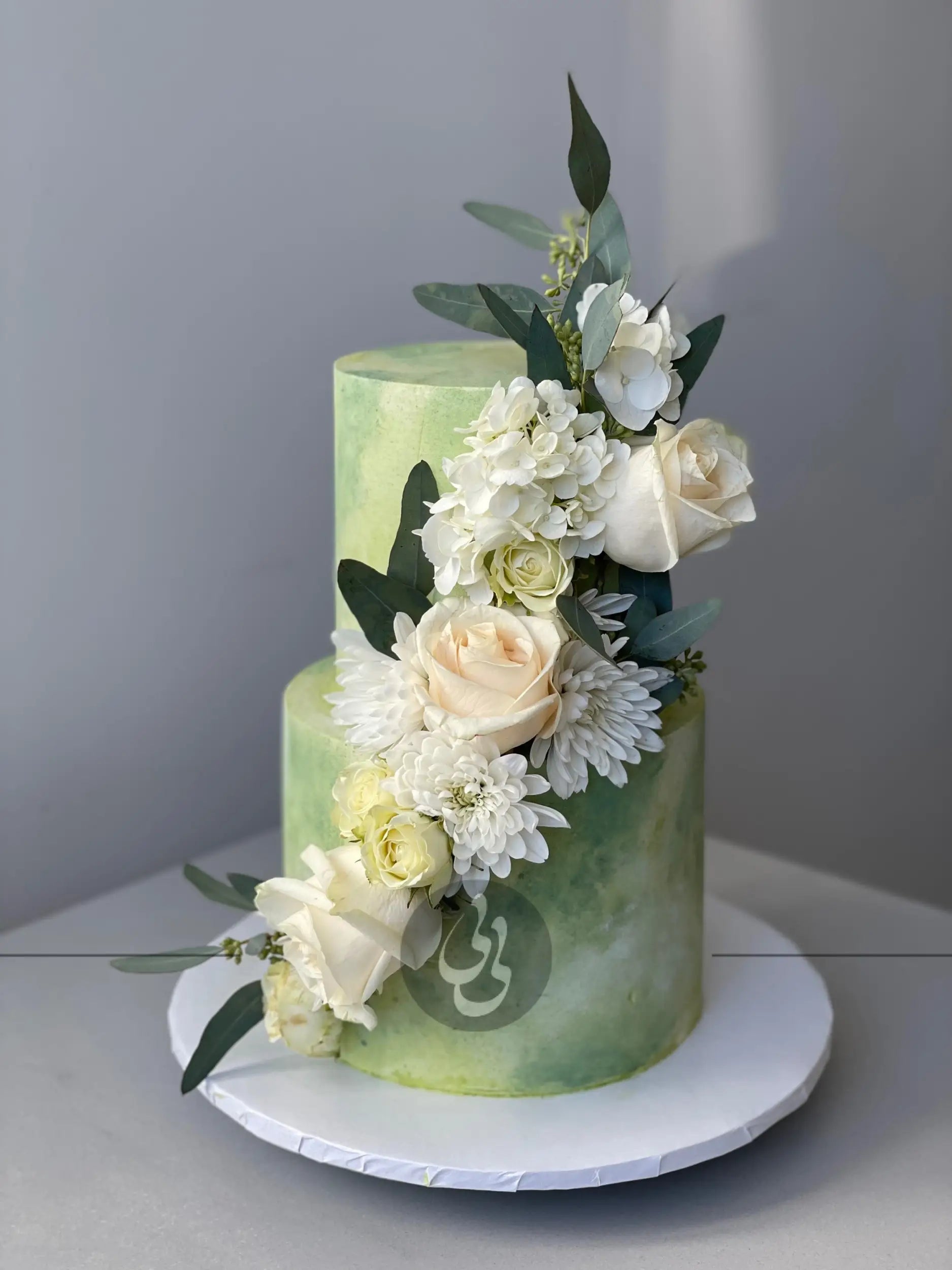 Fresh flower fantasy - wedding cake