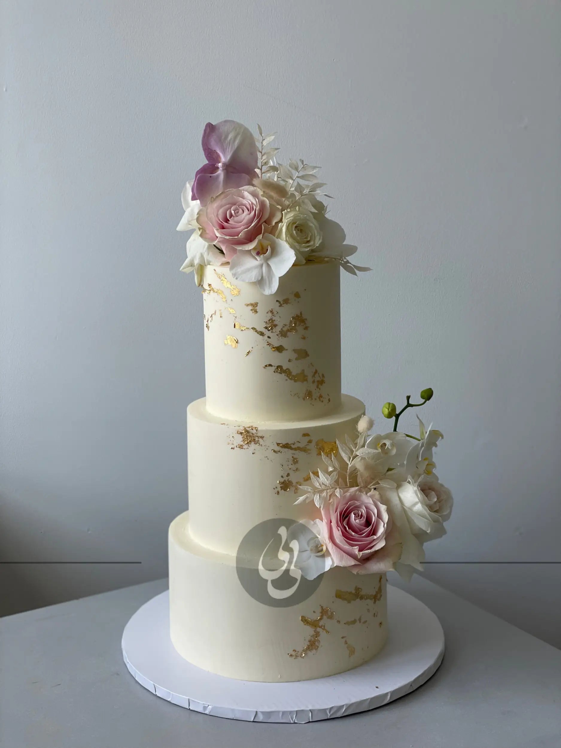Fresh flower fantasy - wedding cake