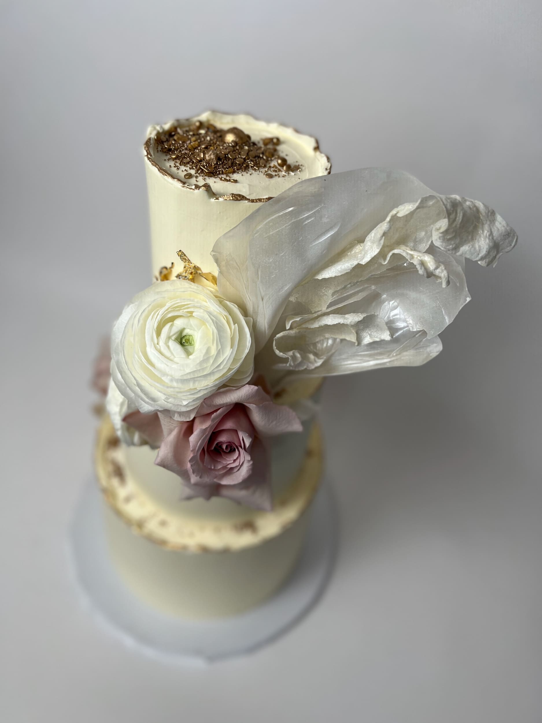 Fresh flowers & gold with wafer paper sail - wedding cake