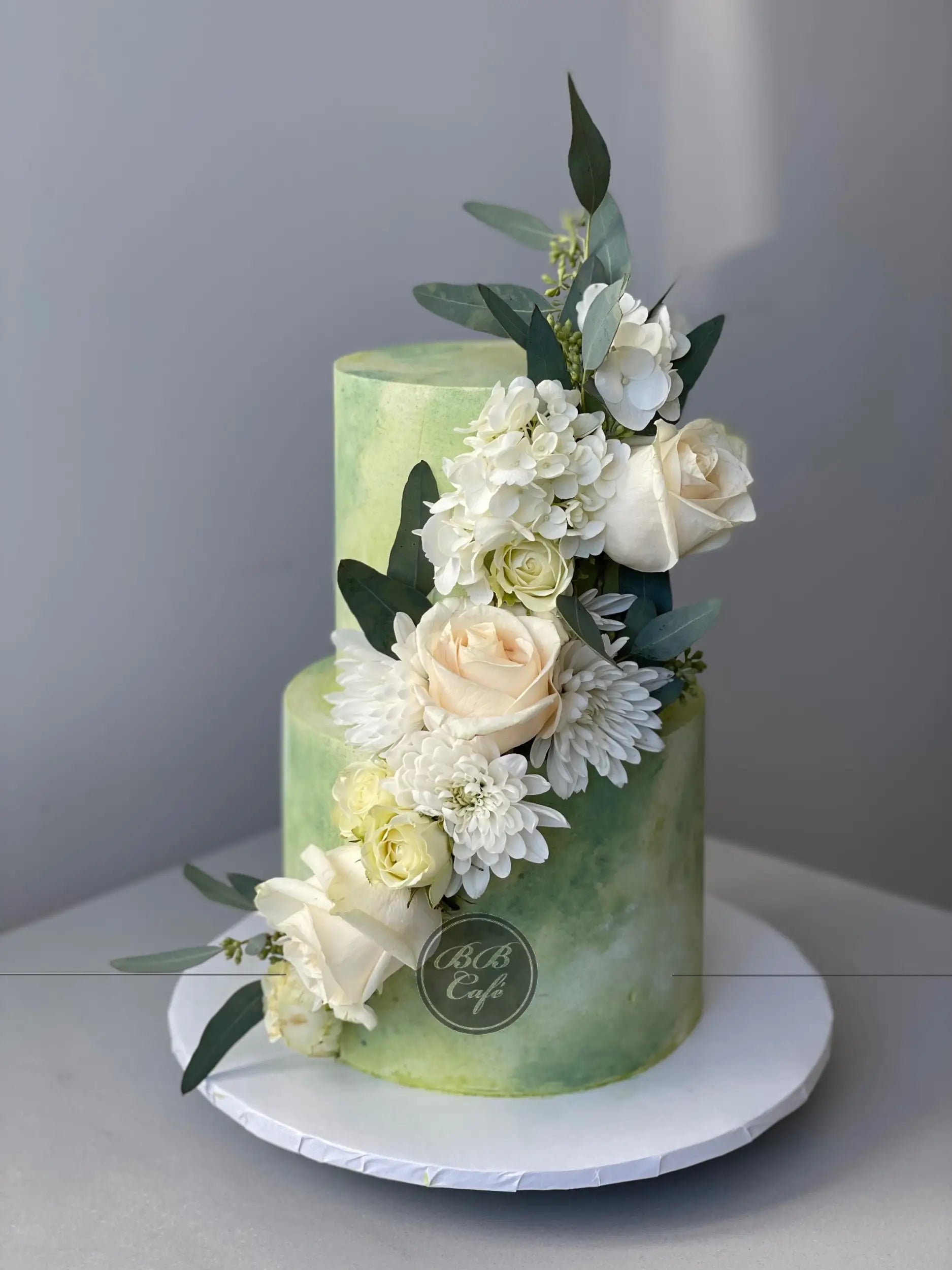 Fresh flower fantasy - wedding cake