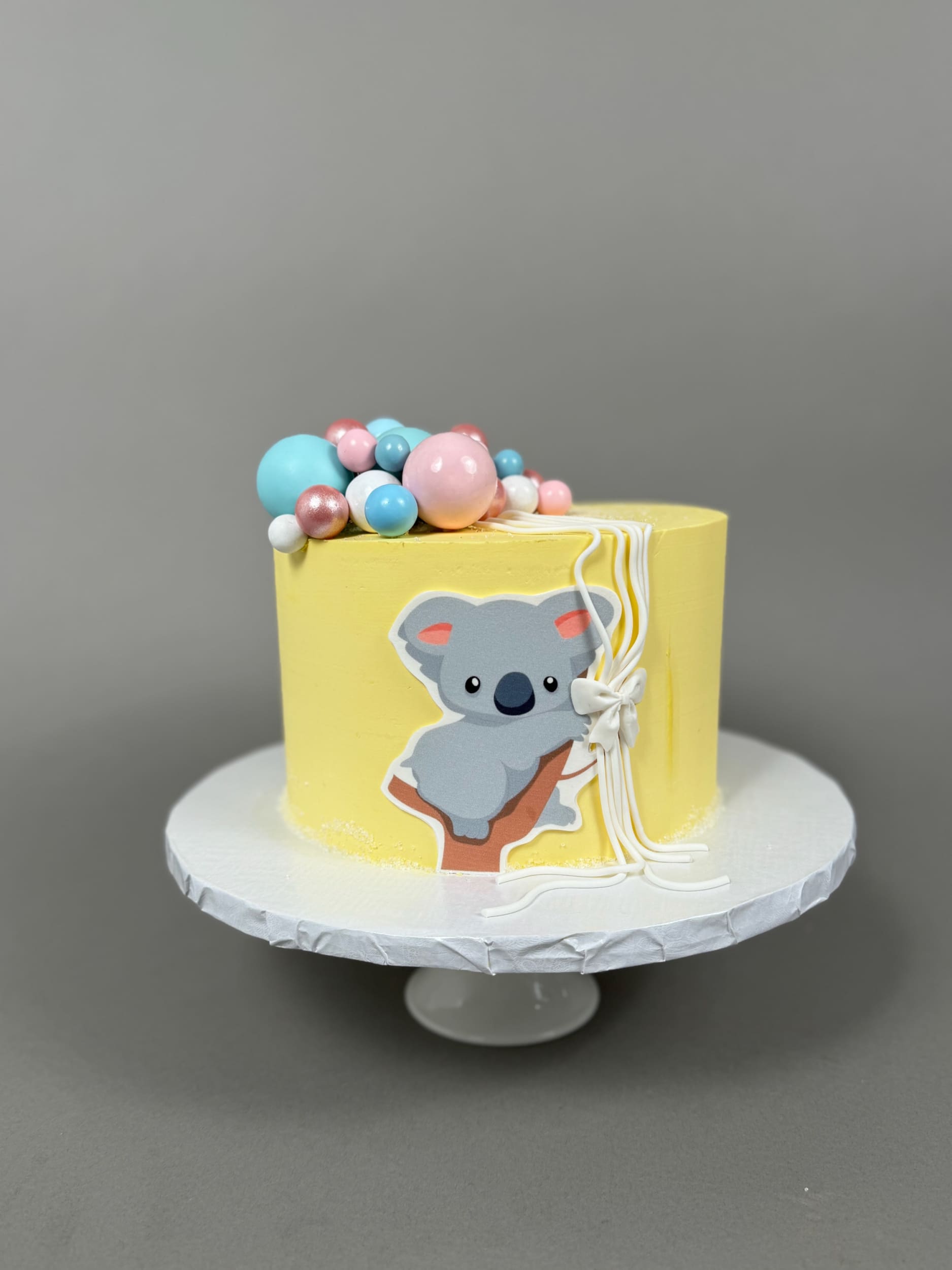Gender reveal baby animal & spheres - custom cake