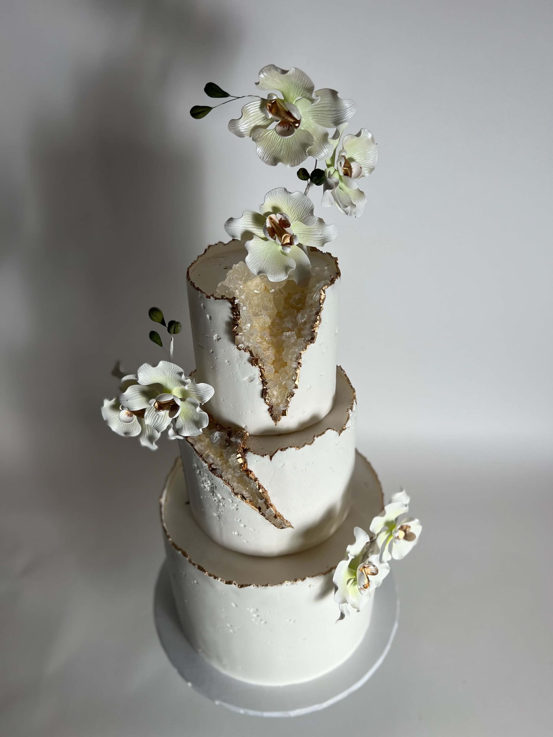 Geode and sugar orchids - wedding cake