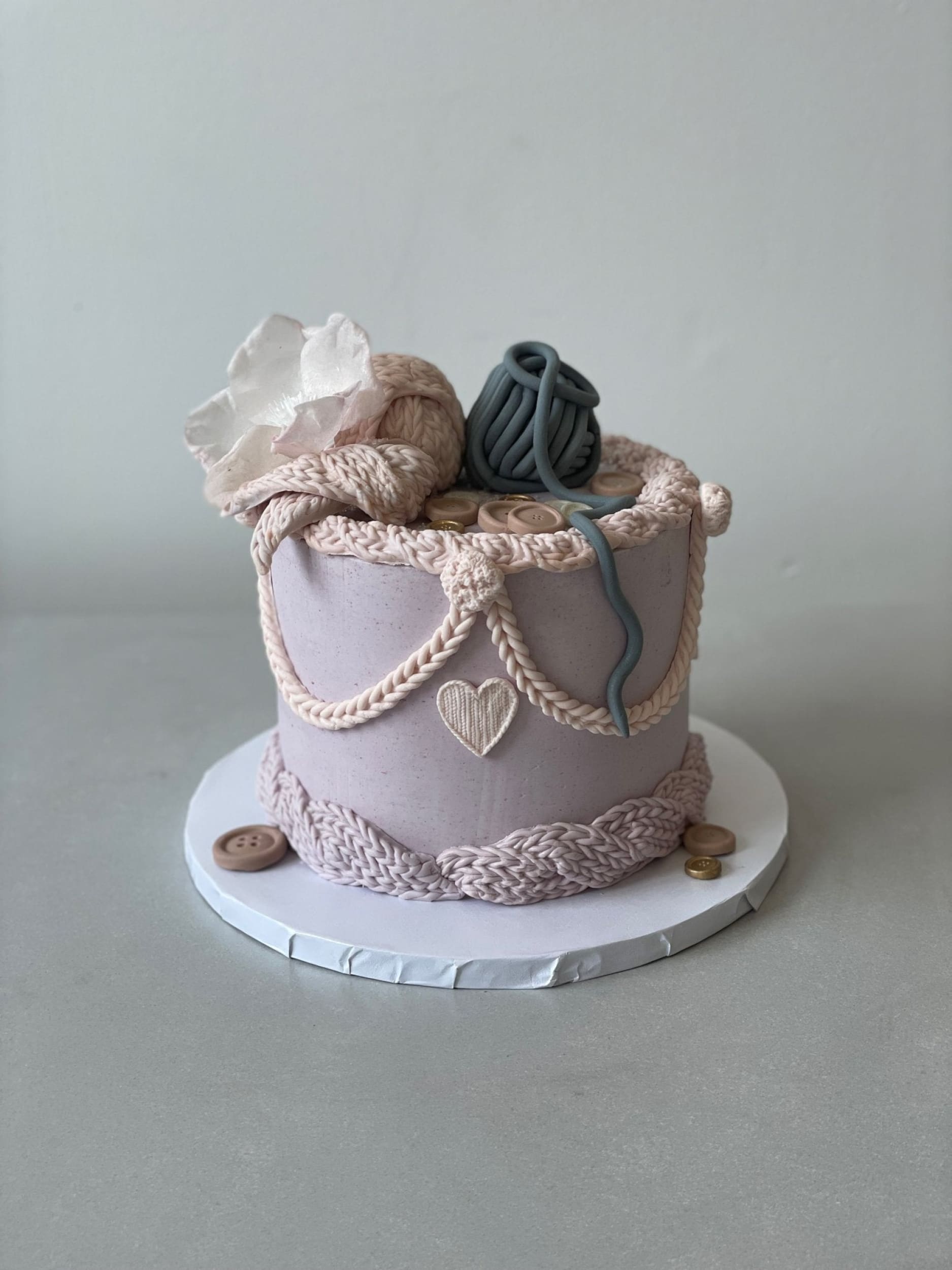 Knitting on buttercream - custom cake