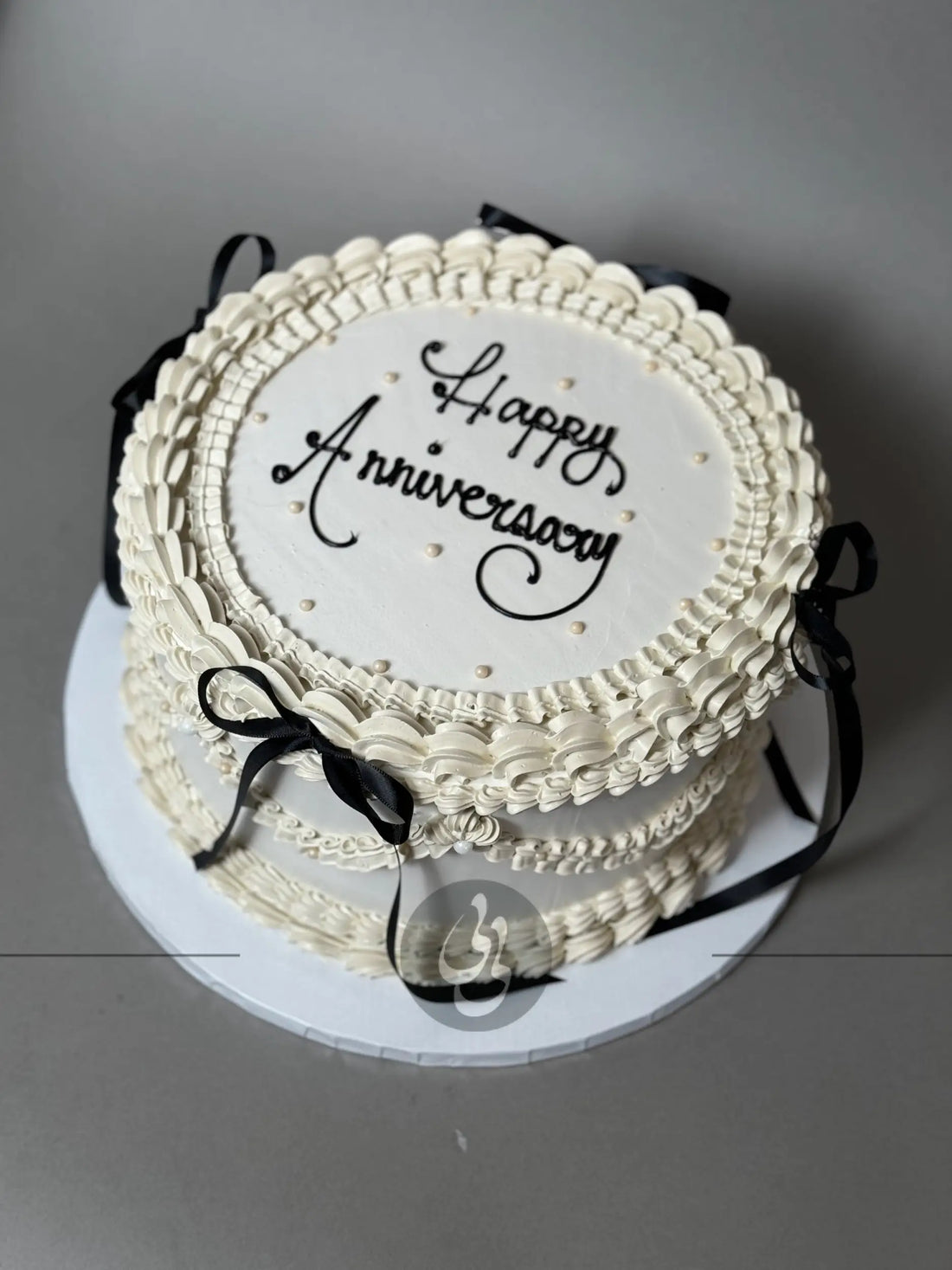 Lambeth & bows on buttercream - custom cake