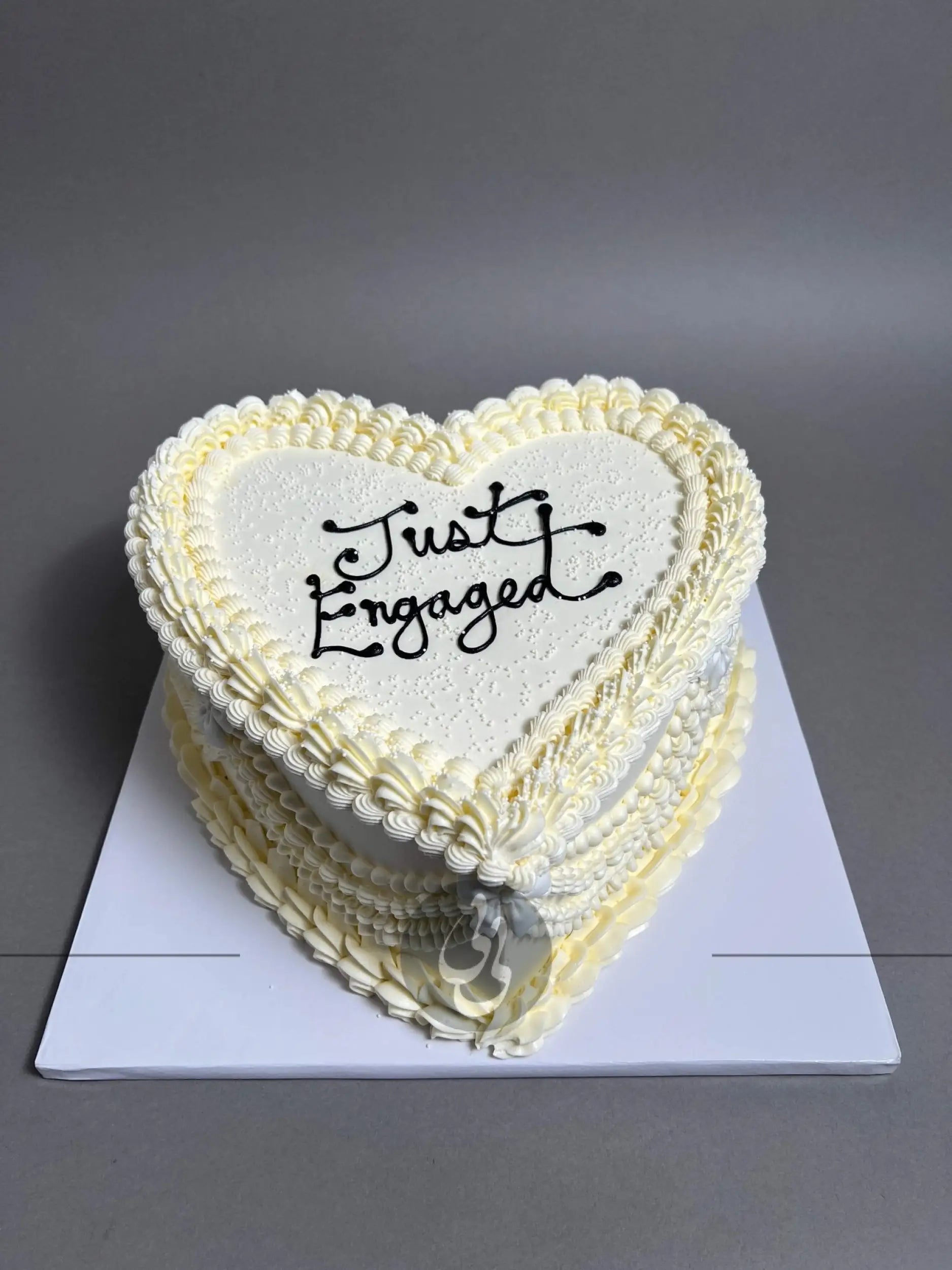 Lambeth heart in buttercream - custom cake