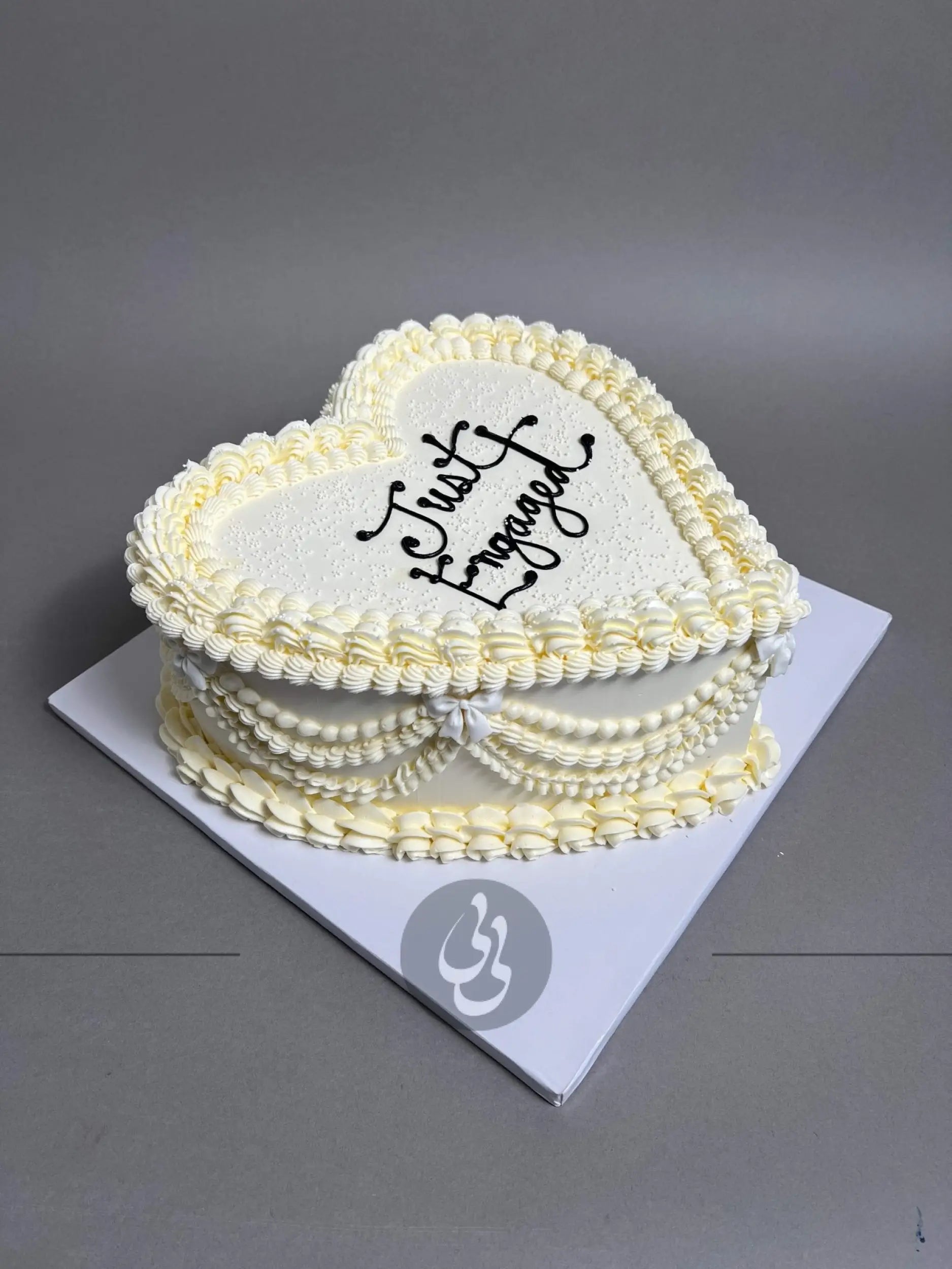 Lambeth heart in buttercream - custom cake