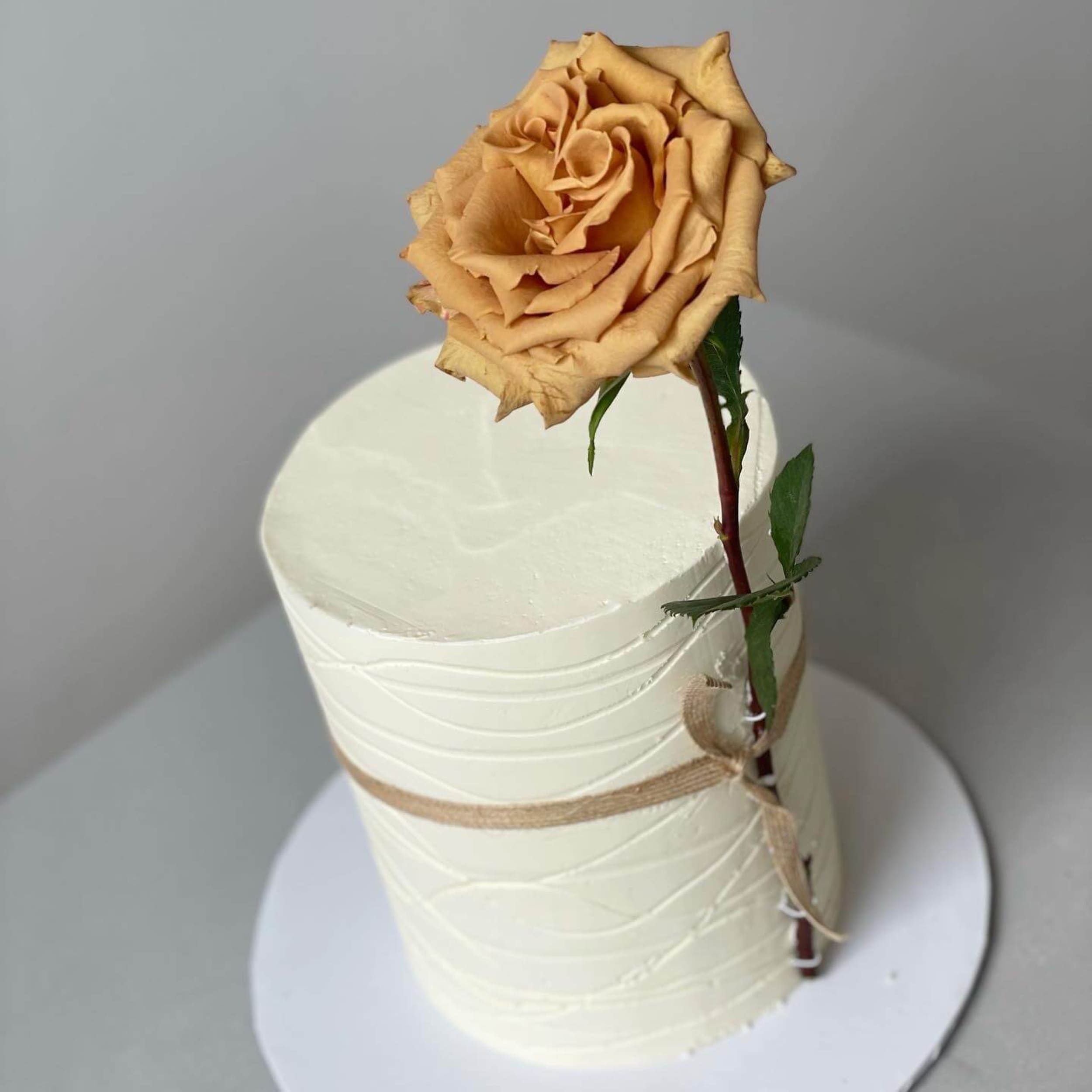 Long stem rose on buttercream - custom cake