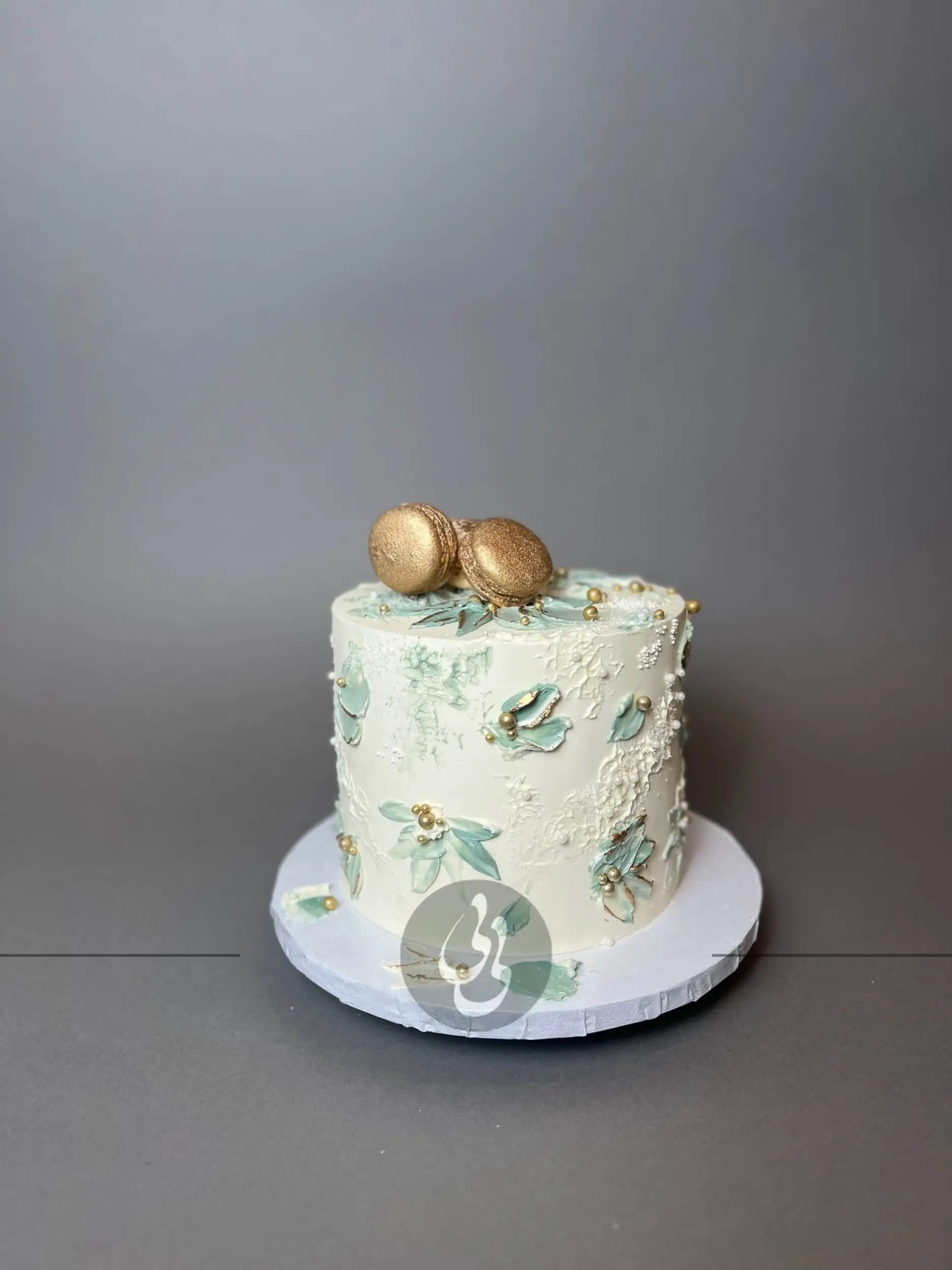 Macarons on pallet knife buttercream - custom cake