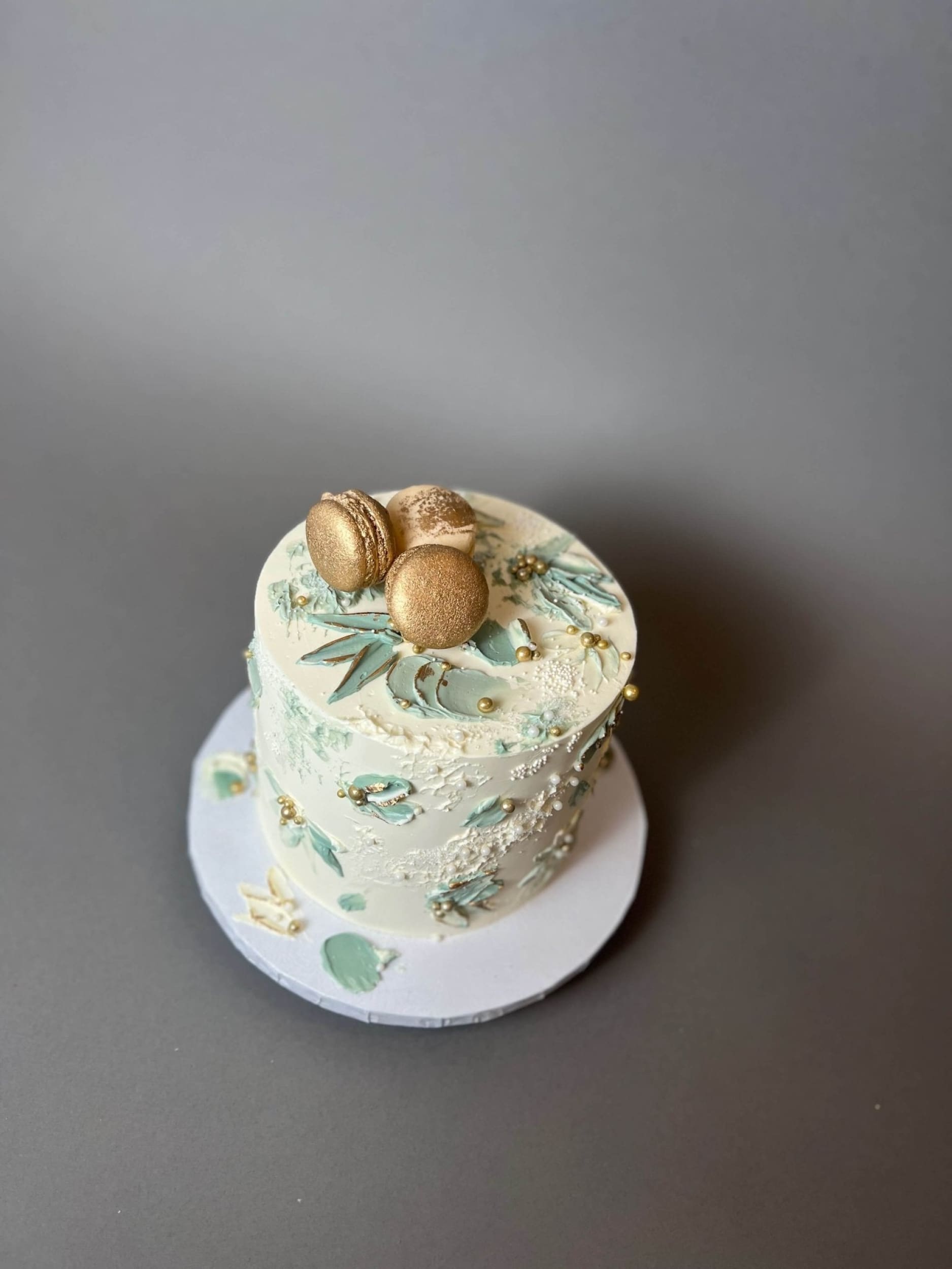 Macarons on pallet knife buttercream - custom cake