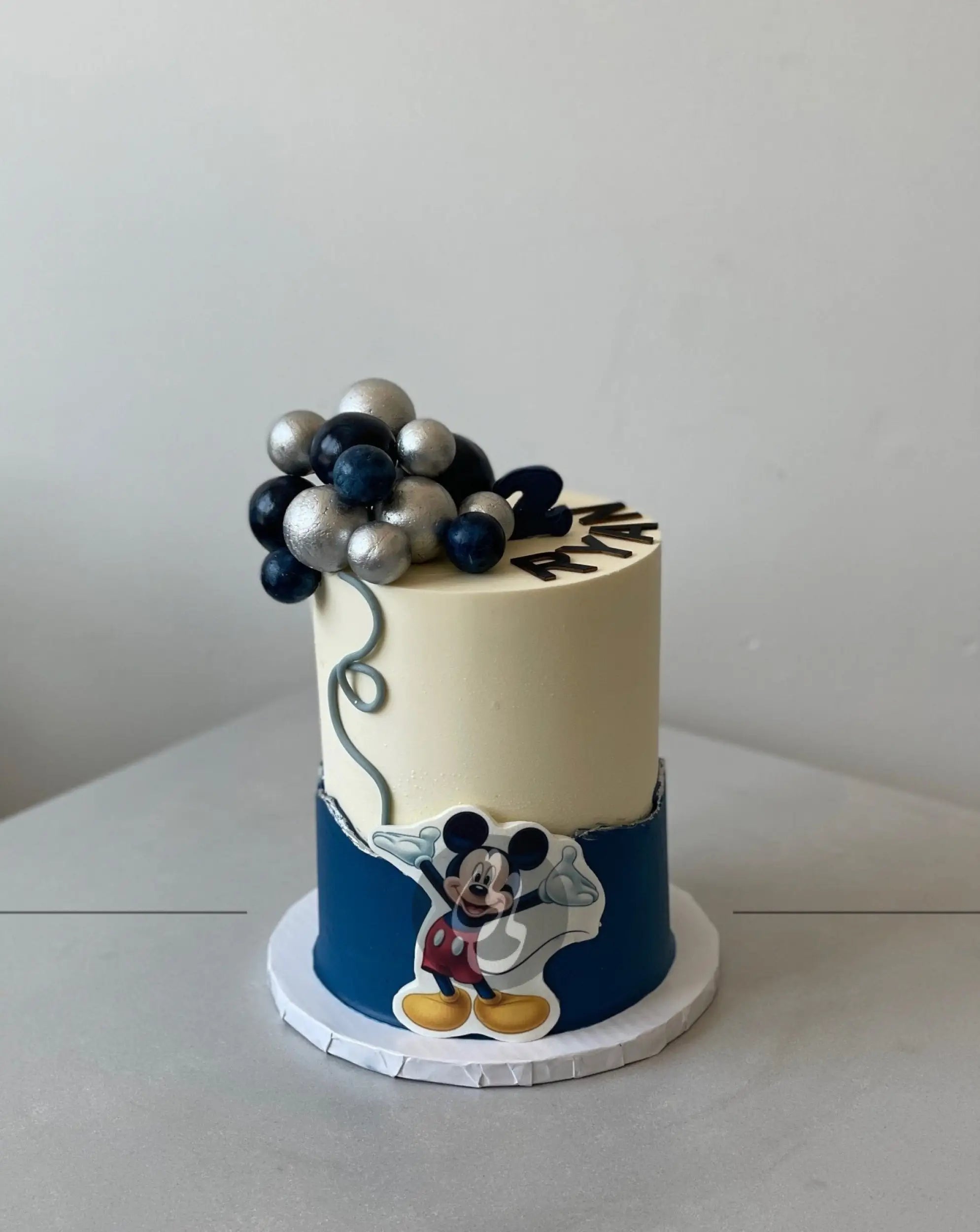 Mickey / minnie mouse edible print on buttercream - custom cake