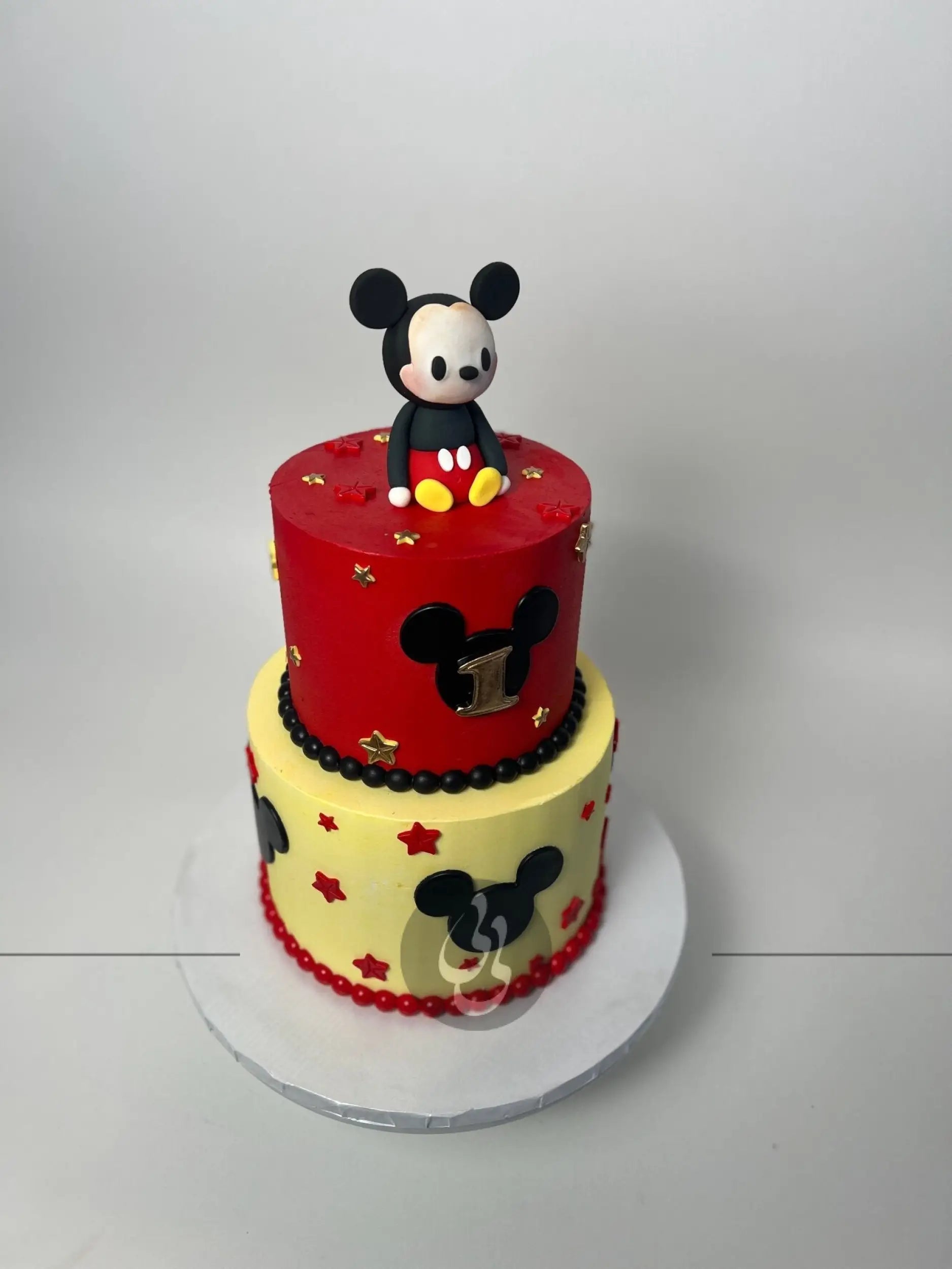 Mickey / minnie mouse figurine on buttercream - custom cake